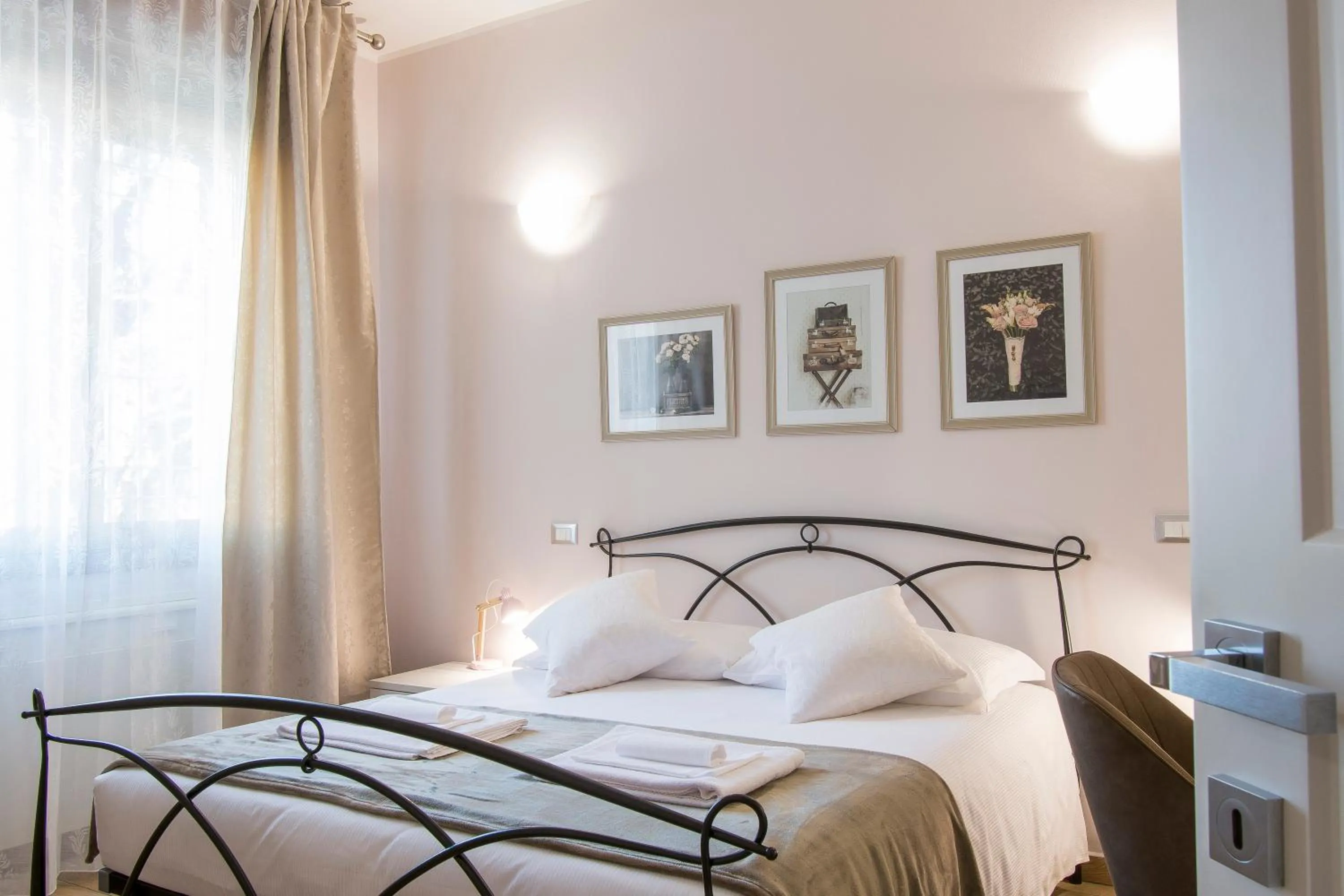 Photo of the whole room, Bed in Il Mughetto