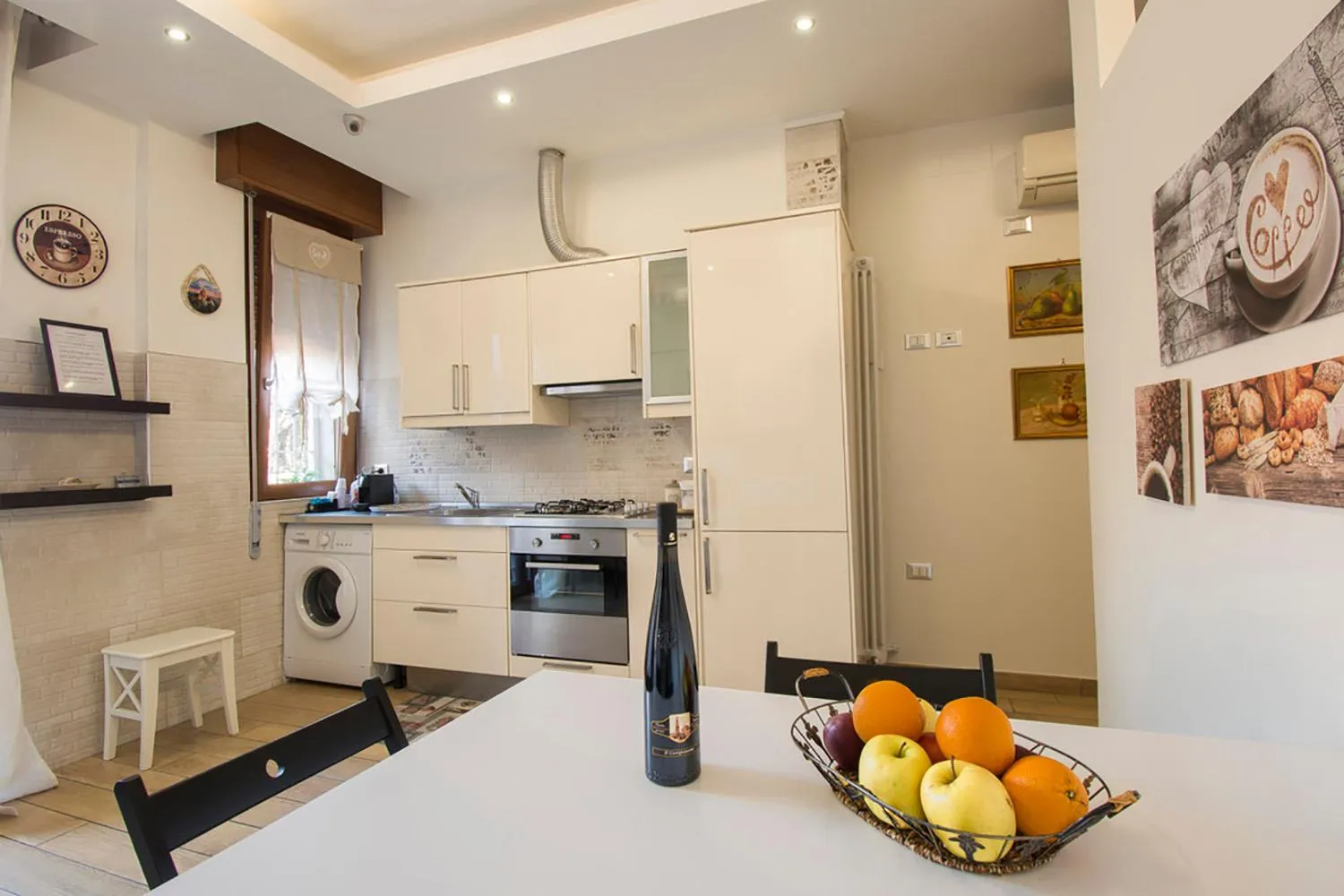 Communal kitchen in Il Mughetto