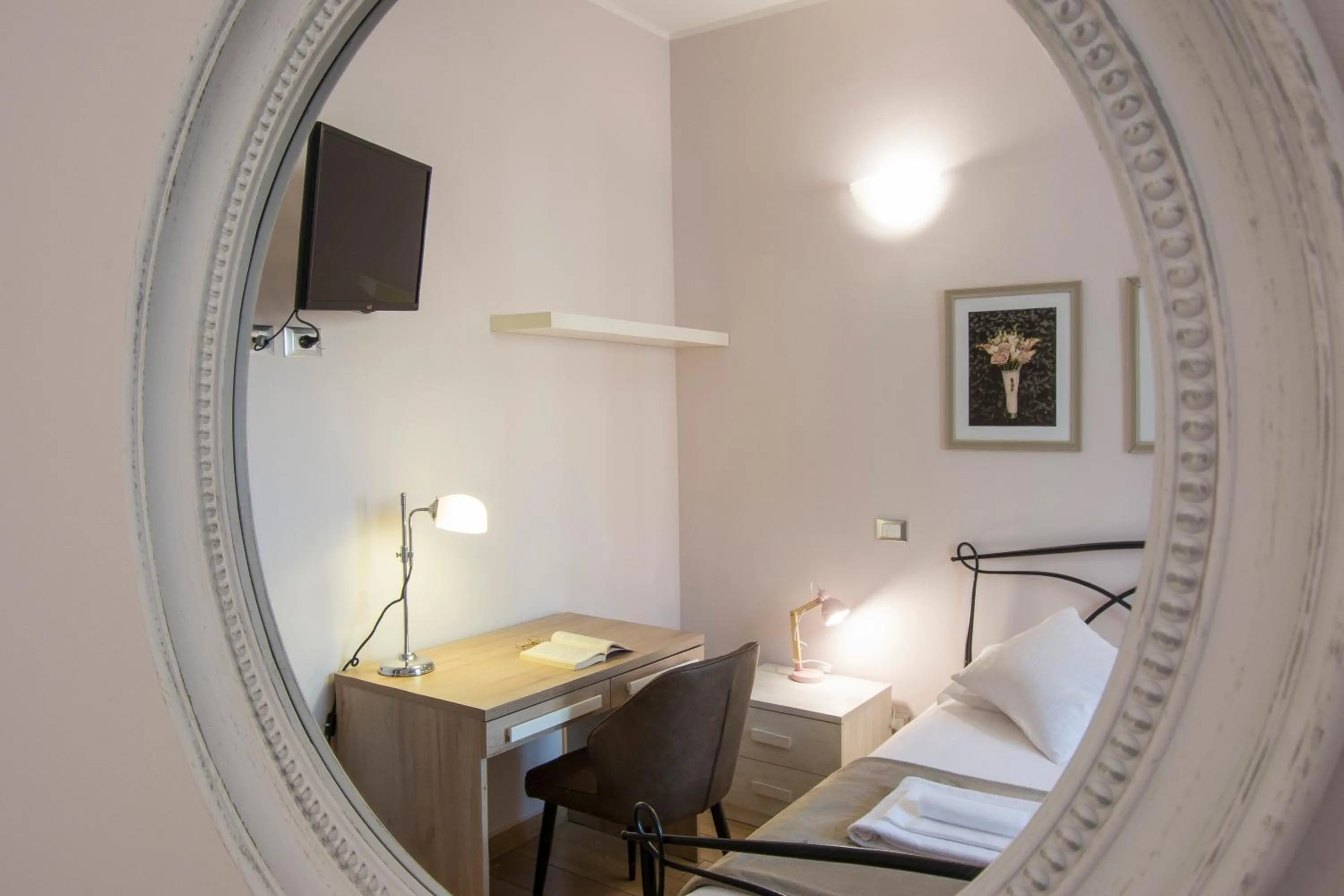 Decorative detail, Bed in Il Mughetto