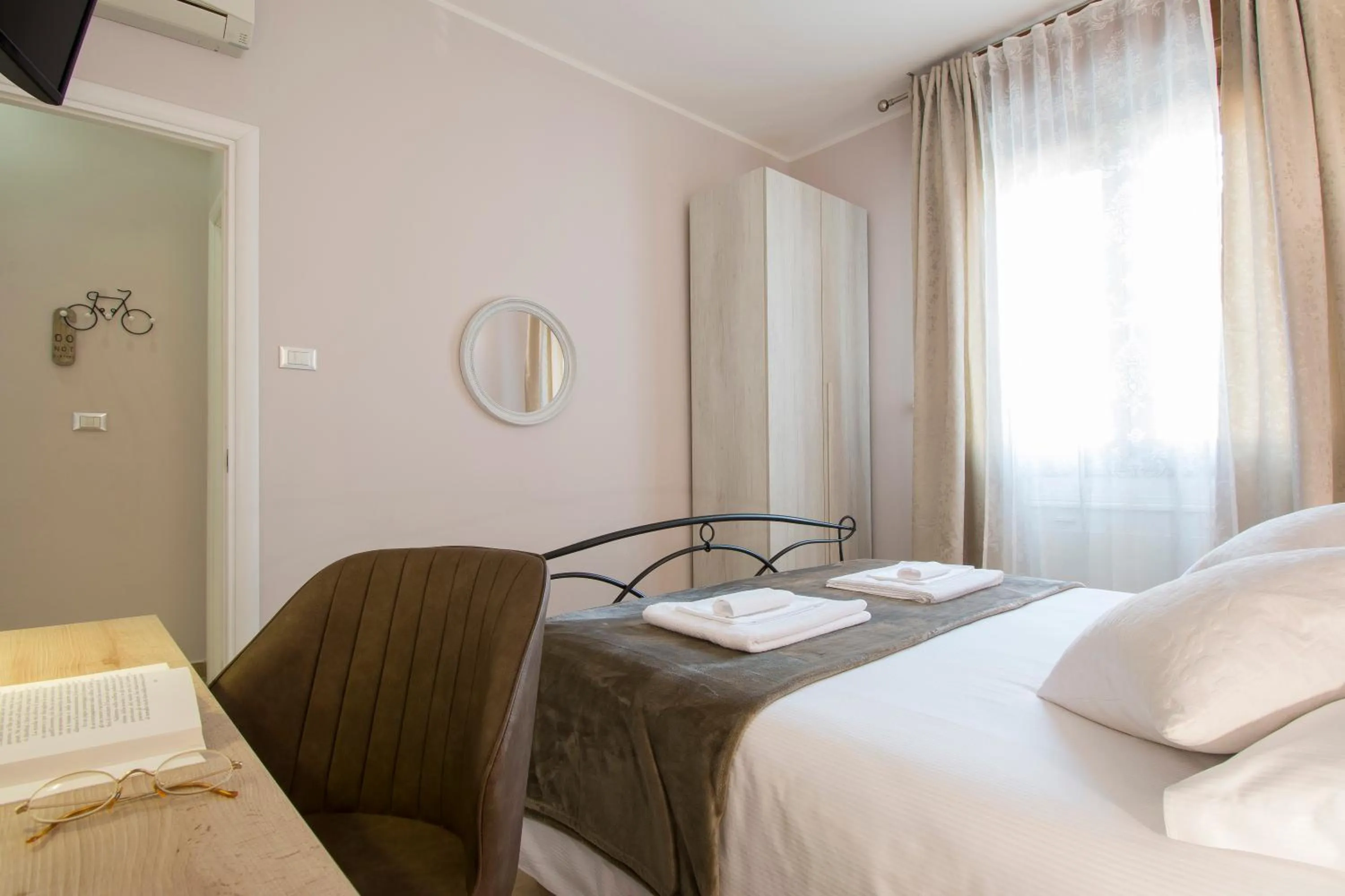 Photo of the whole room, Bed in Il Mughetto