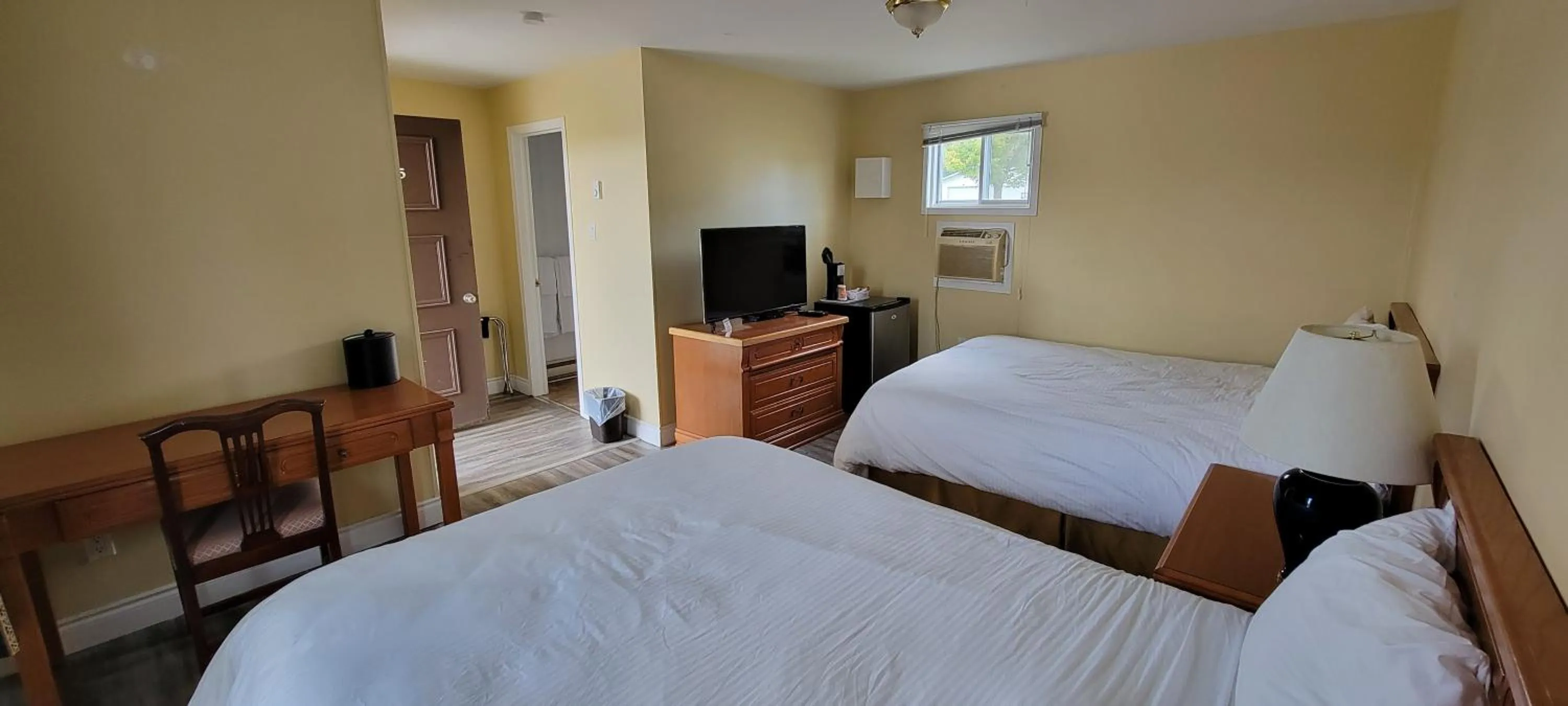 Bedroom, Bed in North Shore Wayside Inn