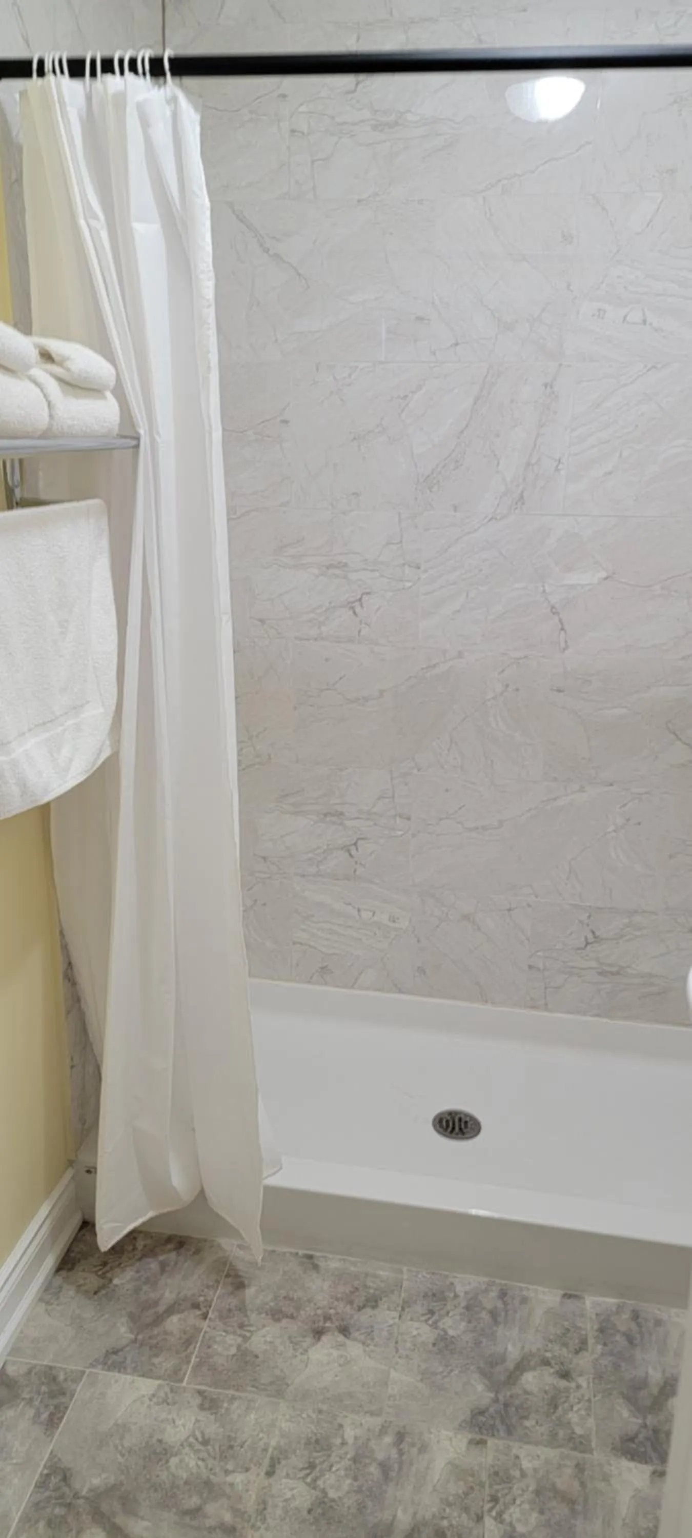 Bathroom in North Shore Wayside Inn