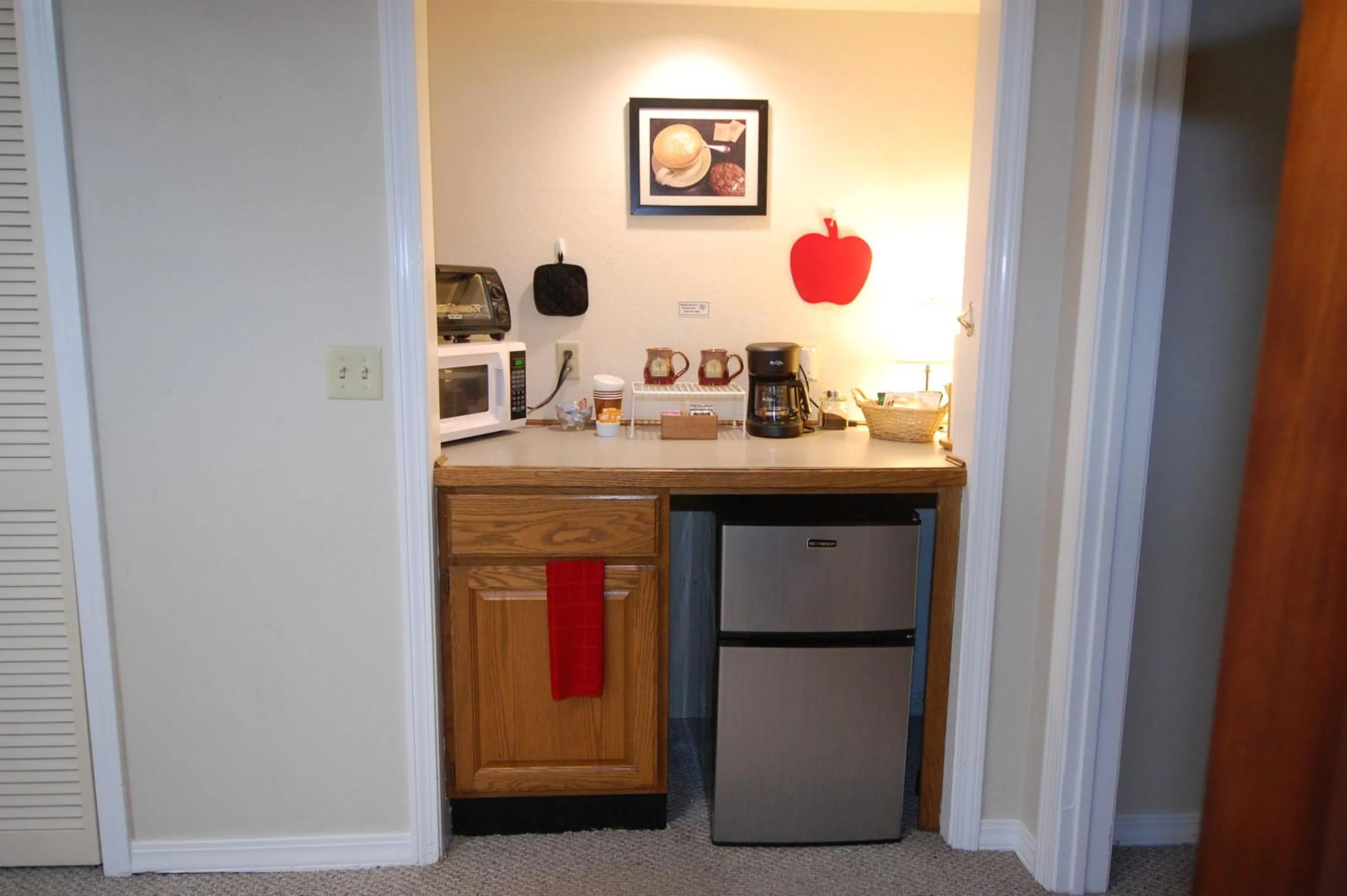 Kitchen or kitchenette in Shaker Mill Inn