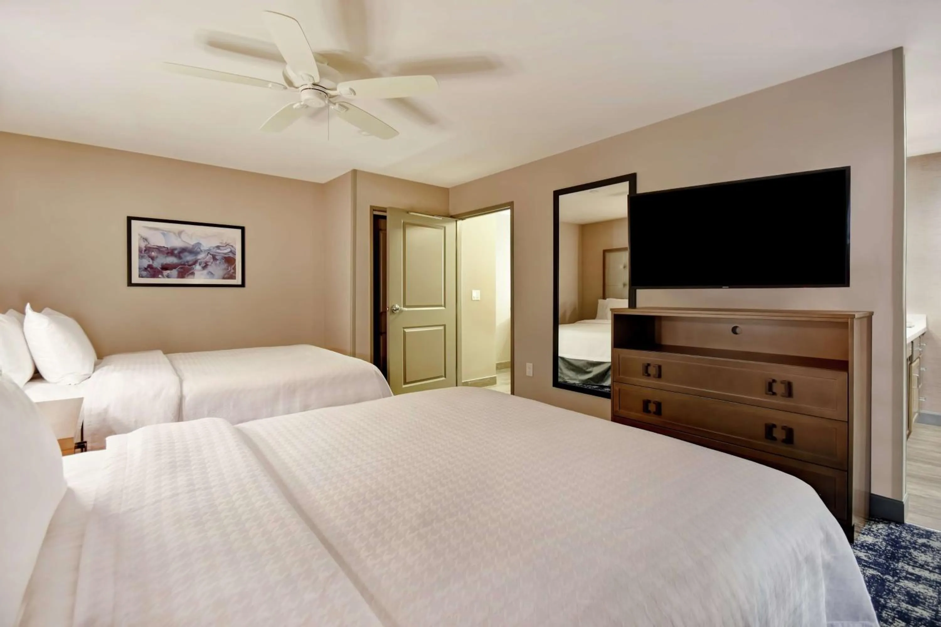 Bedroom, Bed in Homewood Suites By Hilton Orange New Haven