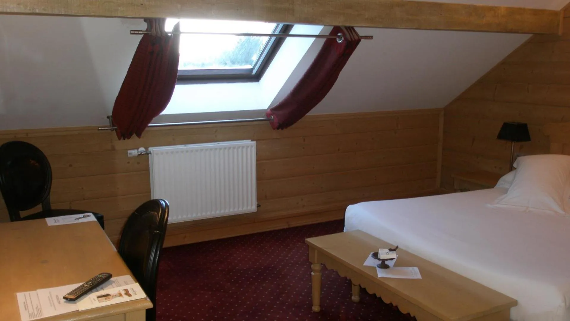 Bedroom, Bed in Hôtel Restaurant Spa Les Jardins De Sophie