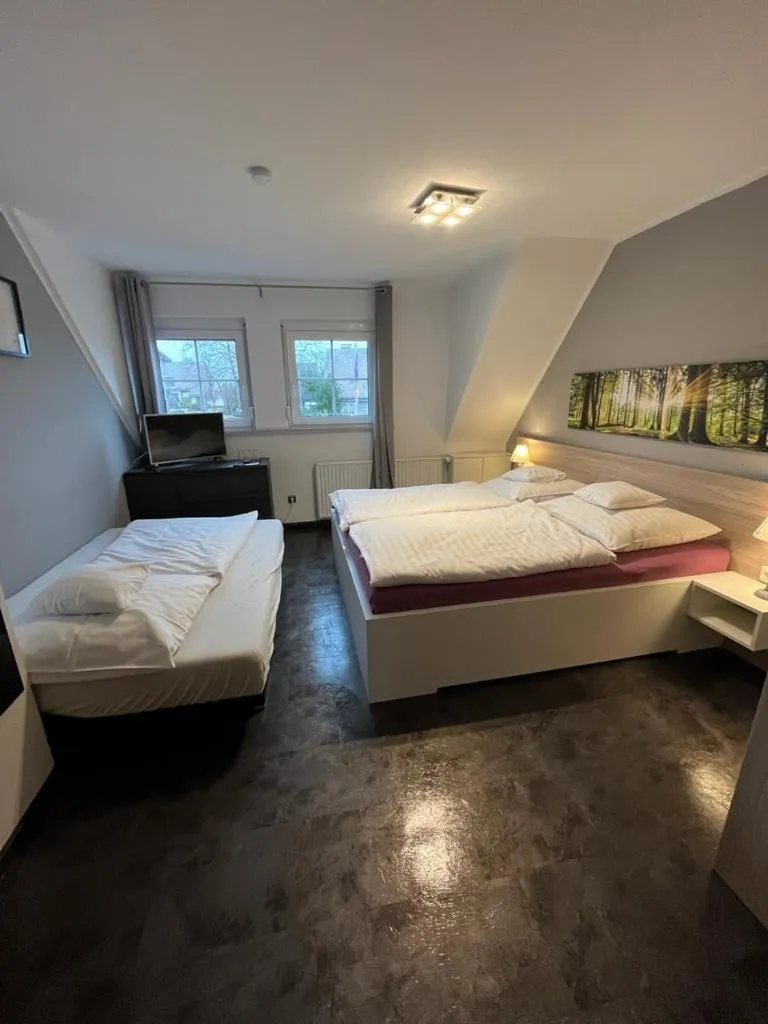 Photo of the whole room, Bed in Hotel Clemens