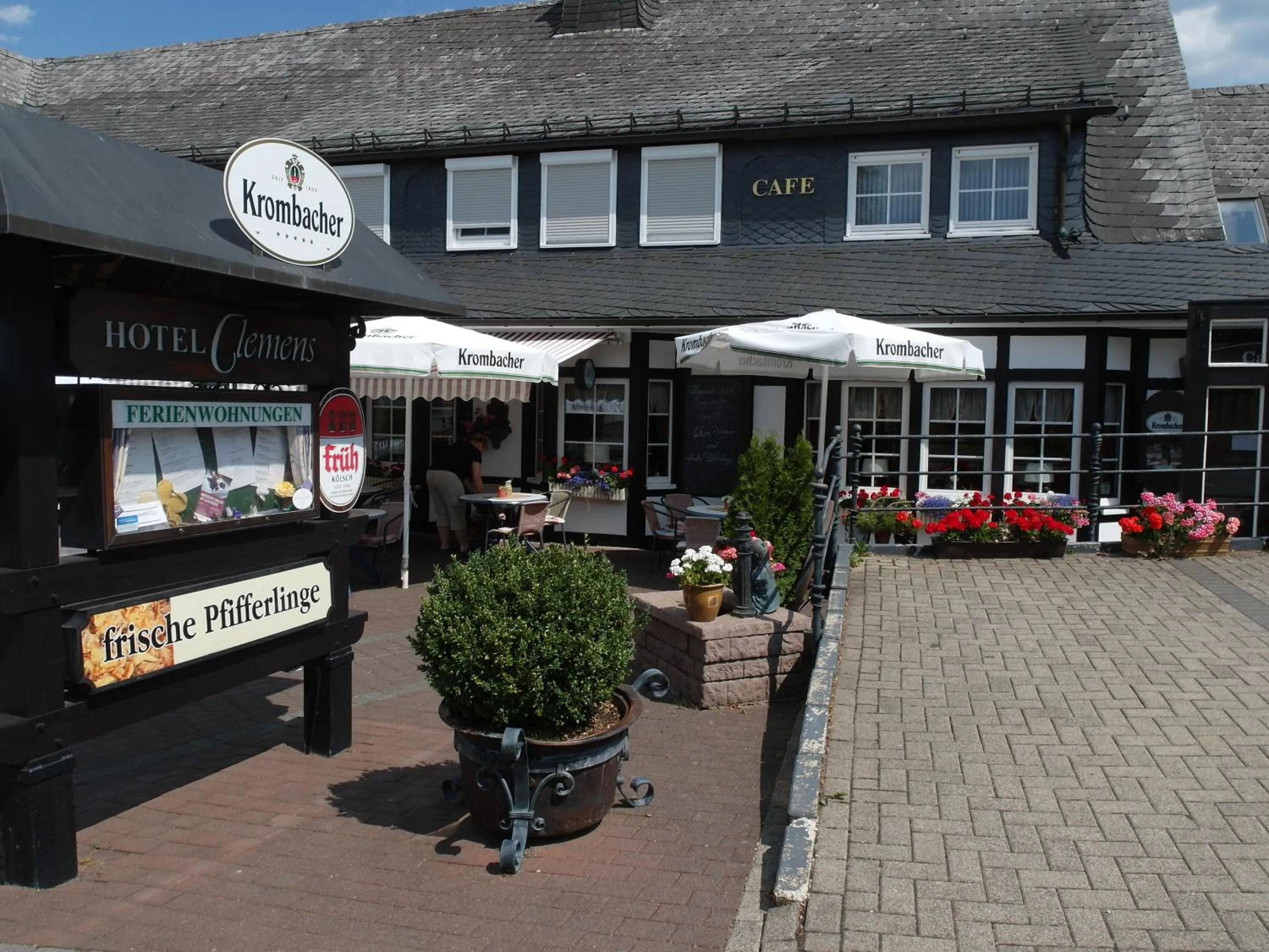 Restaurant/places to eat in Hotel Clemens