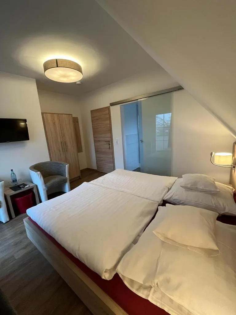 Photo of the whole room, Bed in Hotel Clemens