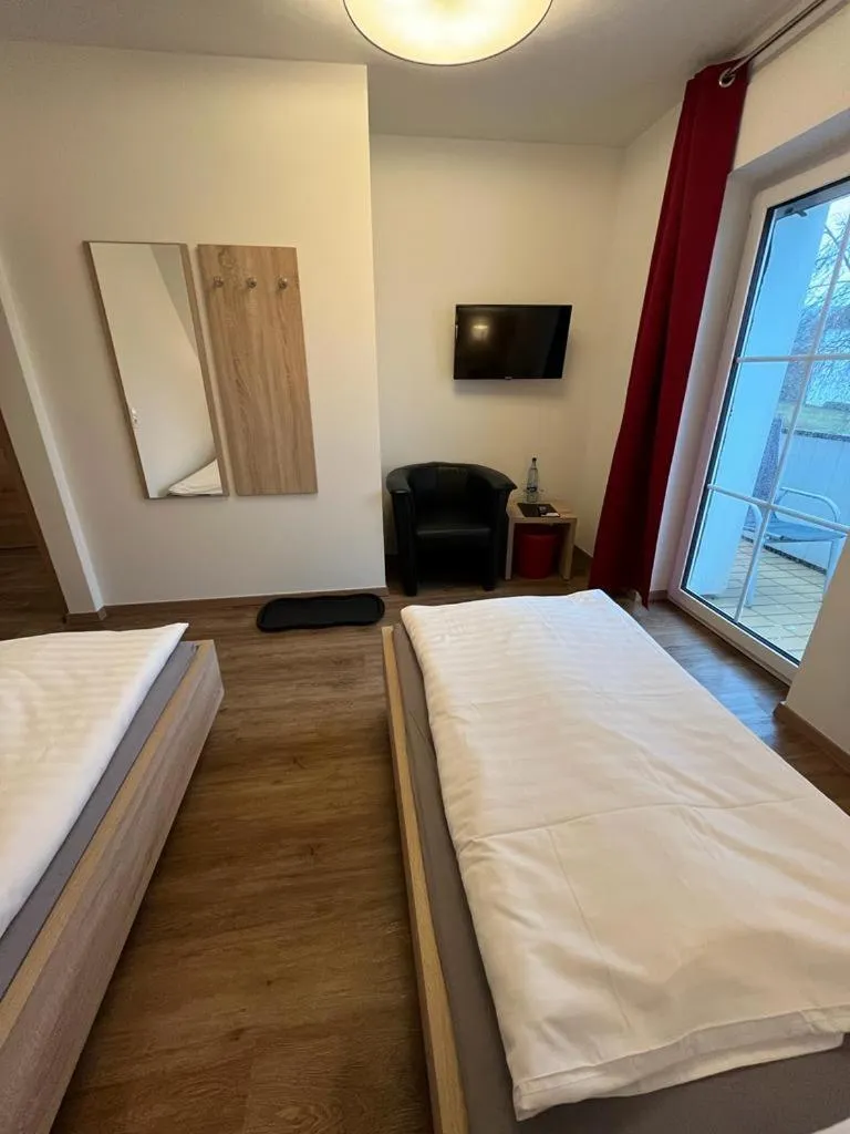 Photo of the whole room, Bed in Hotel Clemens