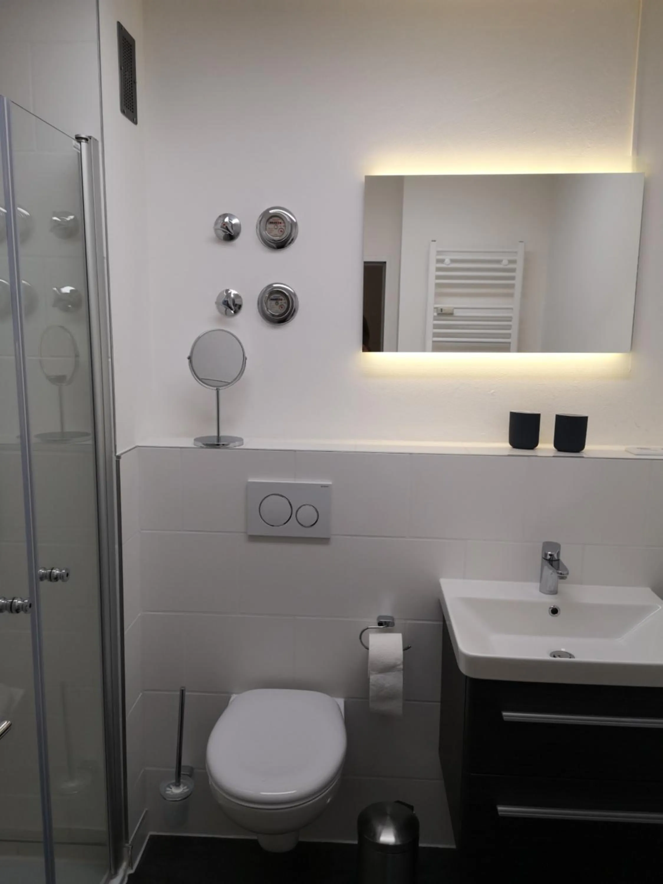 Shower in Hotel Clemens