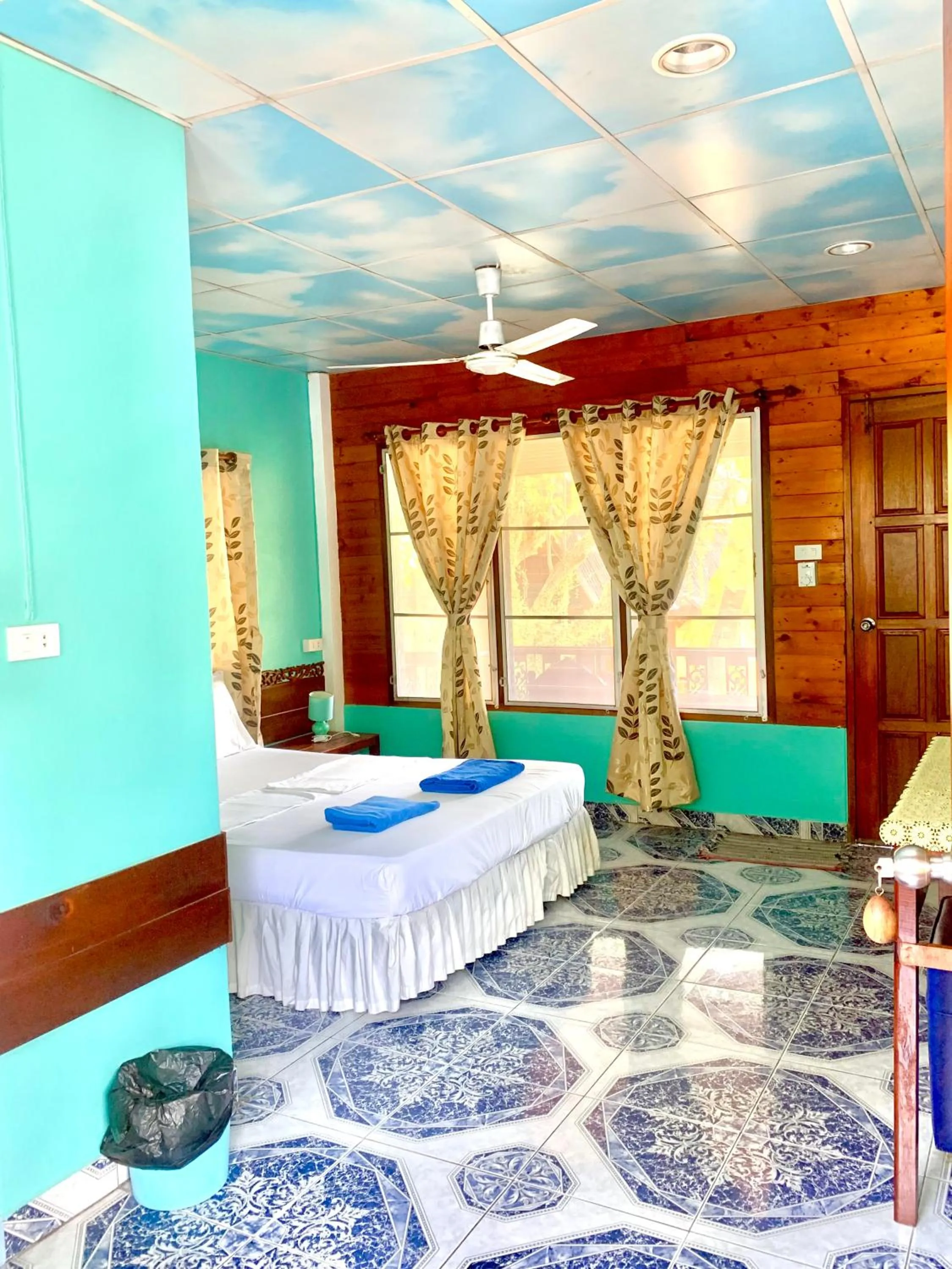 Bed in Koh Tao Tropicana Resort