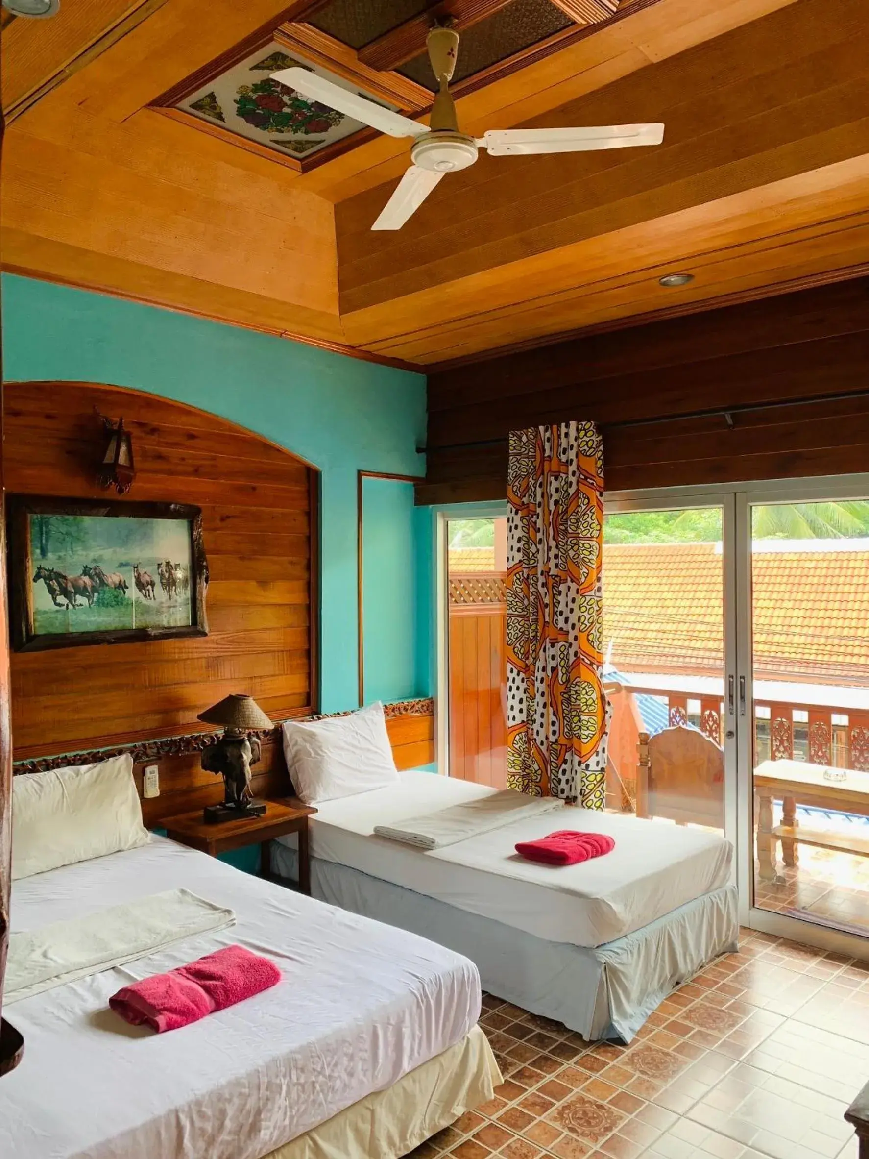 Deluxe Triple Room with AC in Koh Tao Tropicana Resort Deluxe Triple Room with AC in Koh Tao Tropicana Resort