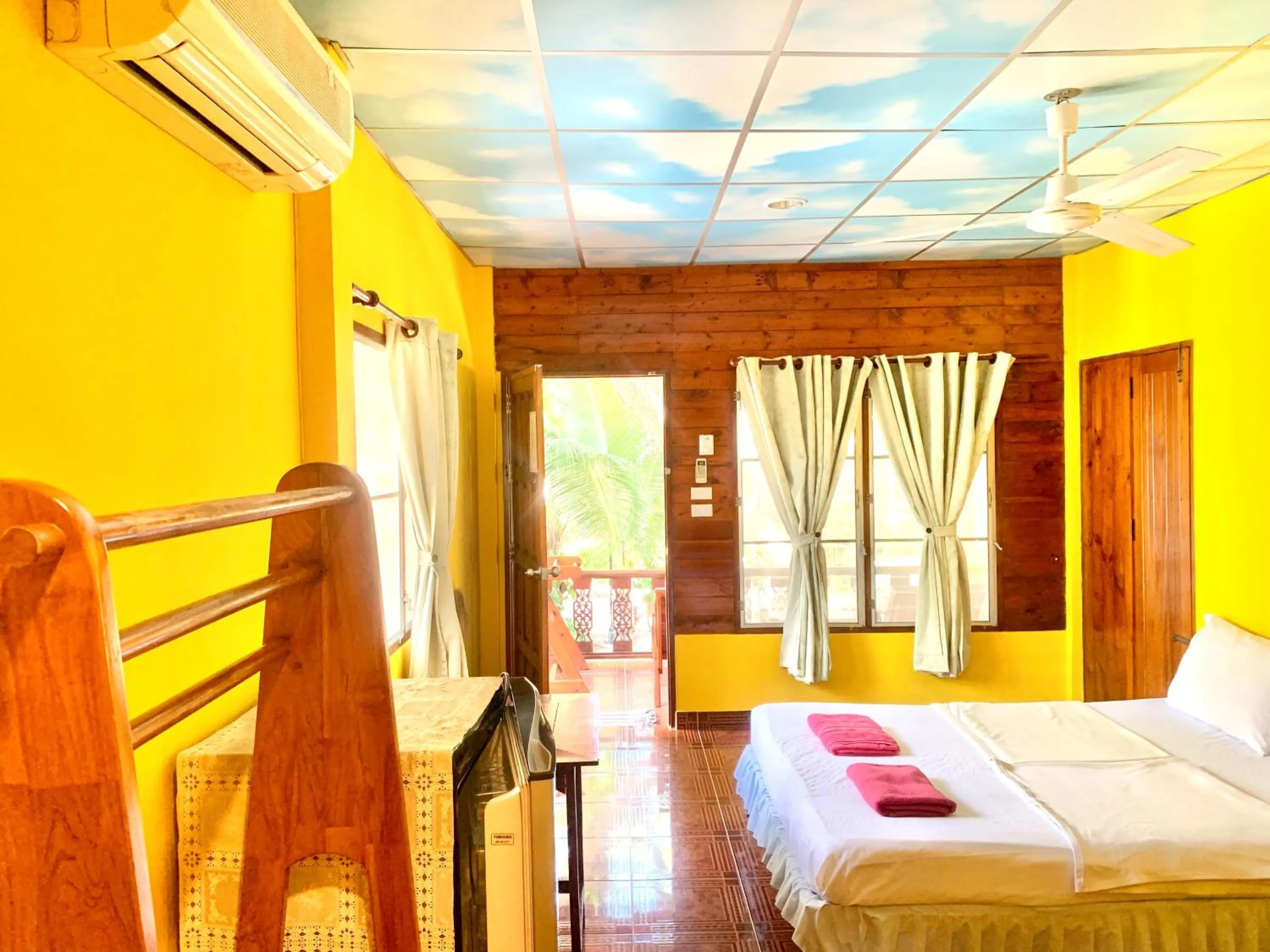 Bed in Koh Tao Tropicana Resort