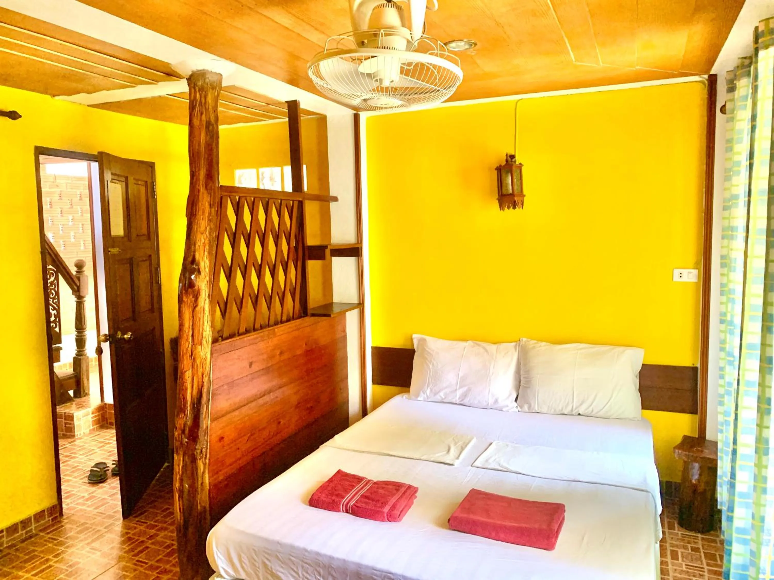 Bed in Koh Tao Tropicana Resort