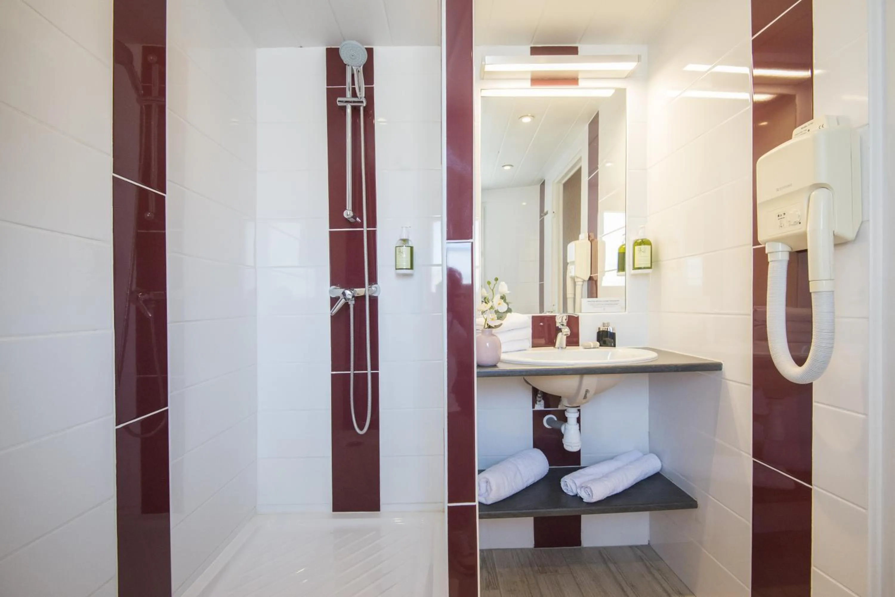 Shower in Hotel du Forum