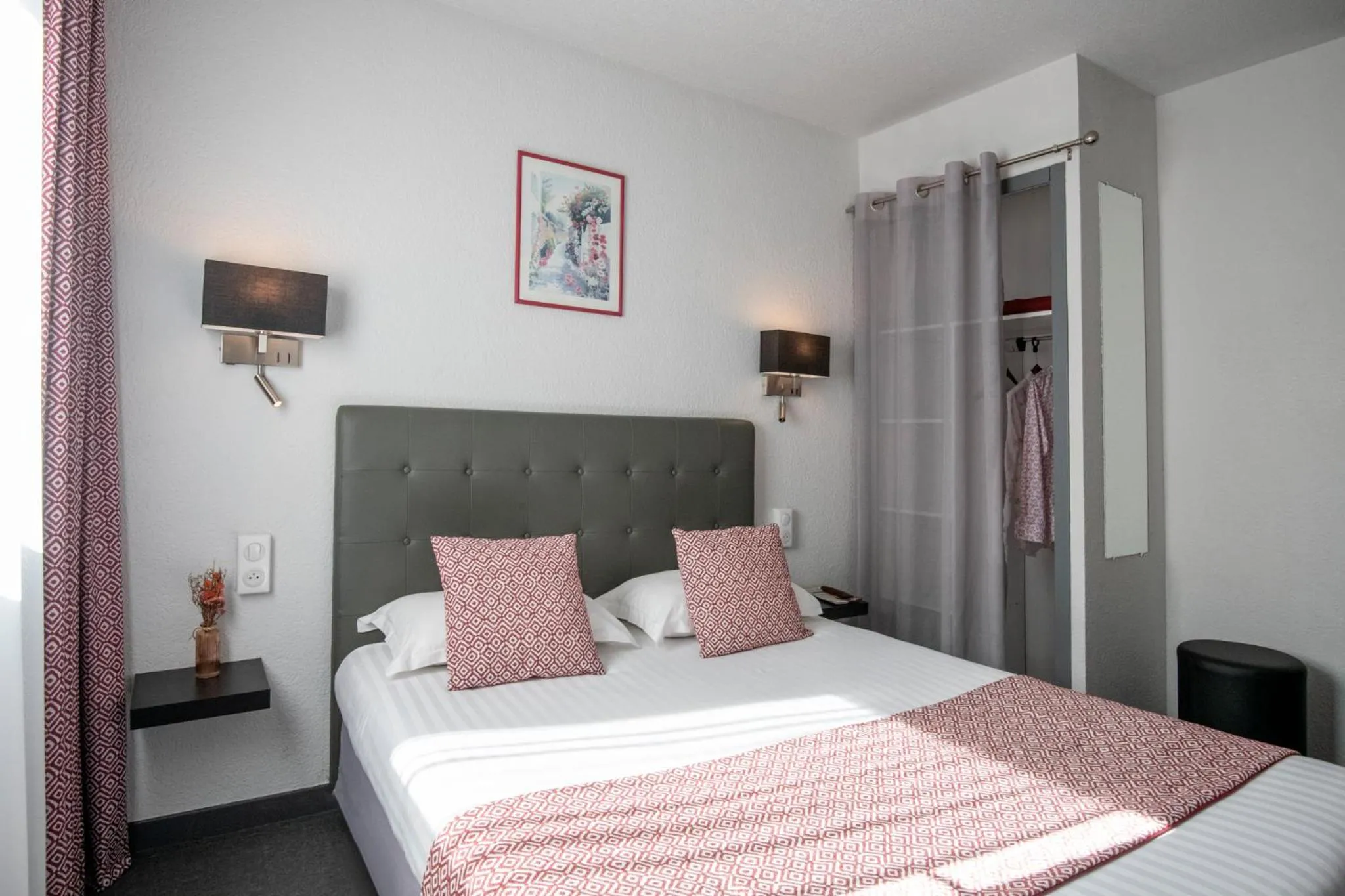 Photo of the whole room, Bed in Hotel du Forum