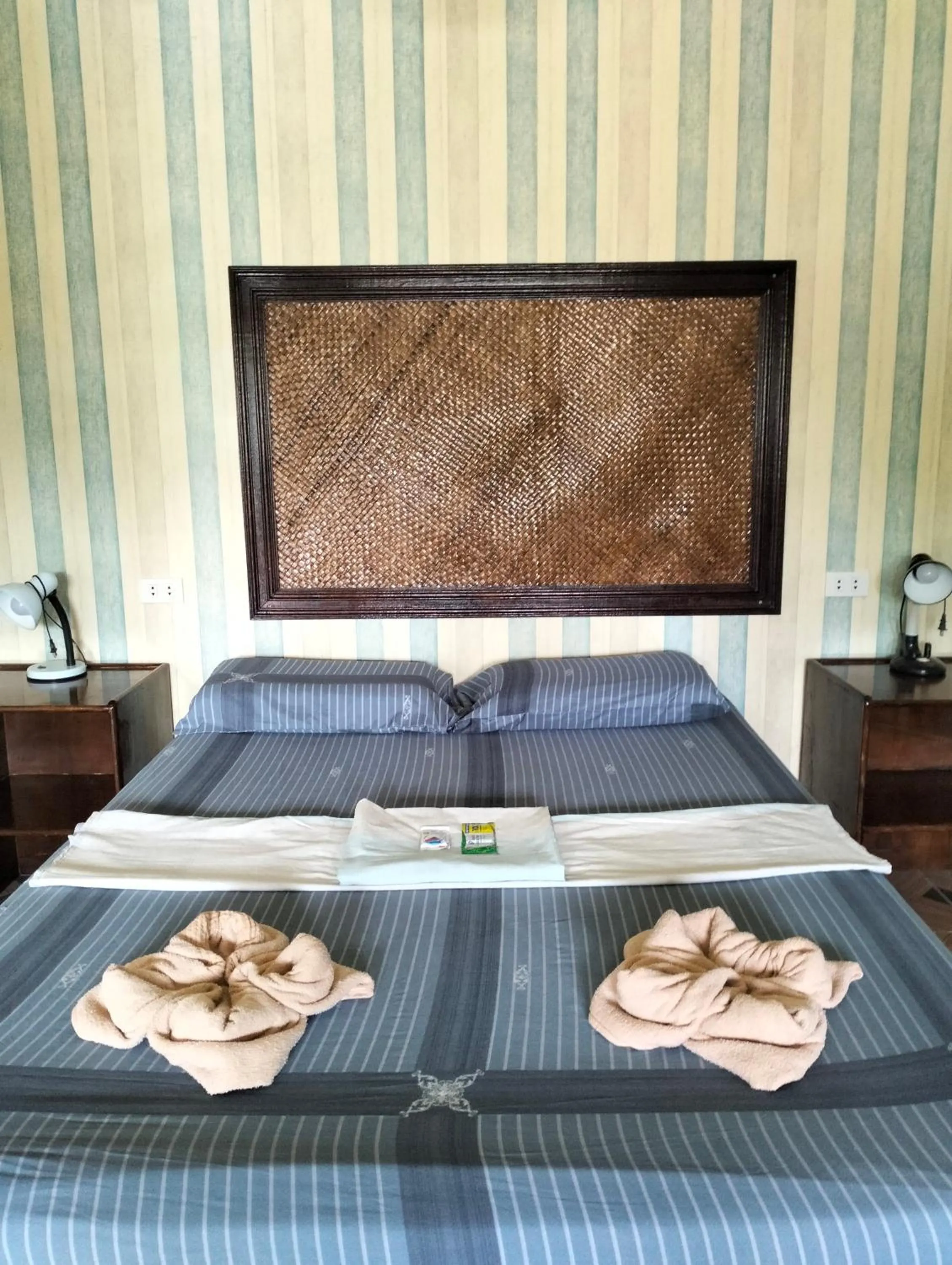 Bed in Eddie`s Beach Resort Siargao