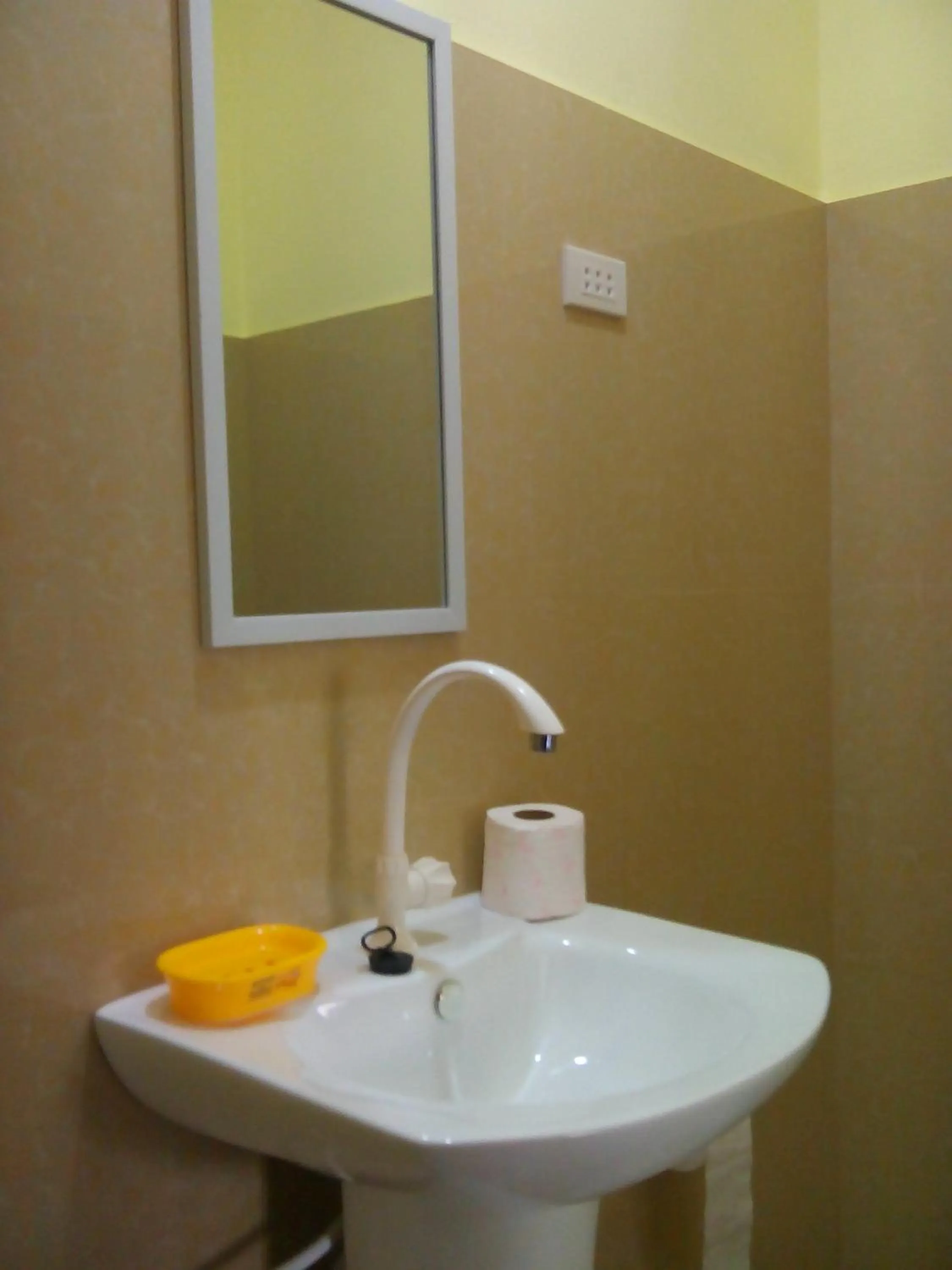 Bathroom in Eddie`s Beach Resort Siargao