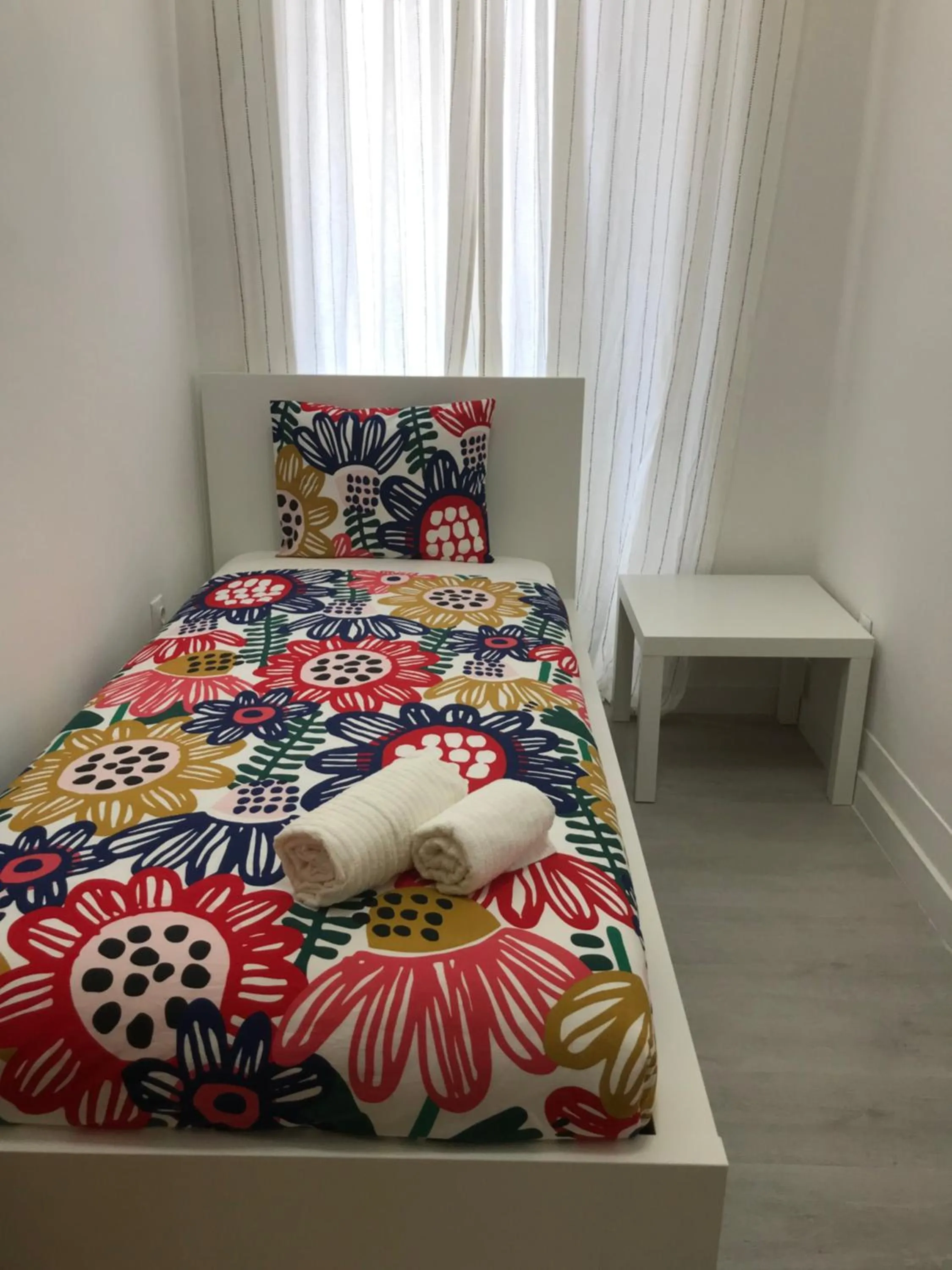 Property building, Bed in Charming episode