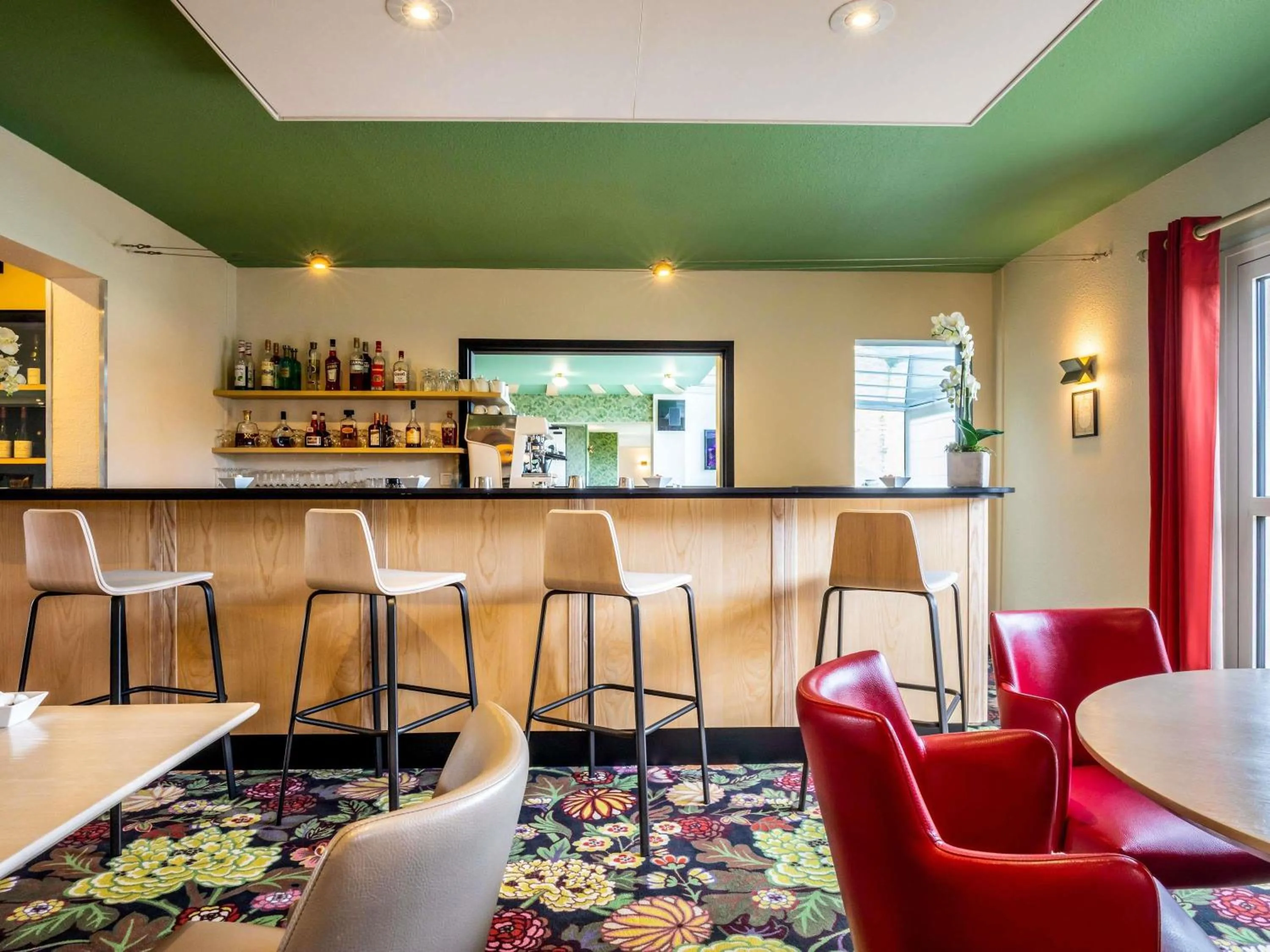 Property building in ibis Styles Chartres Sud Barjouville