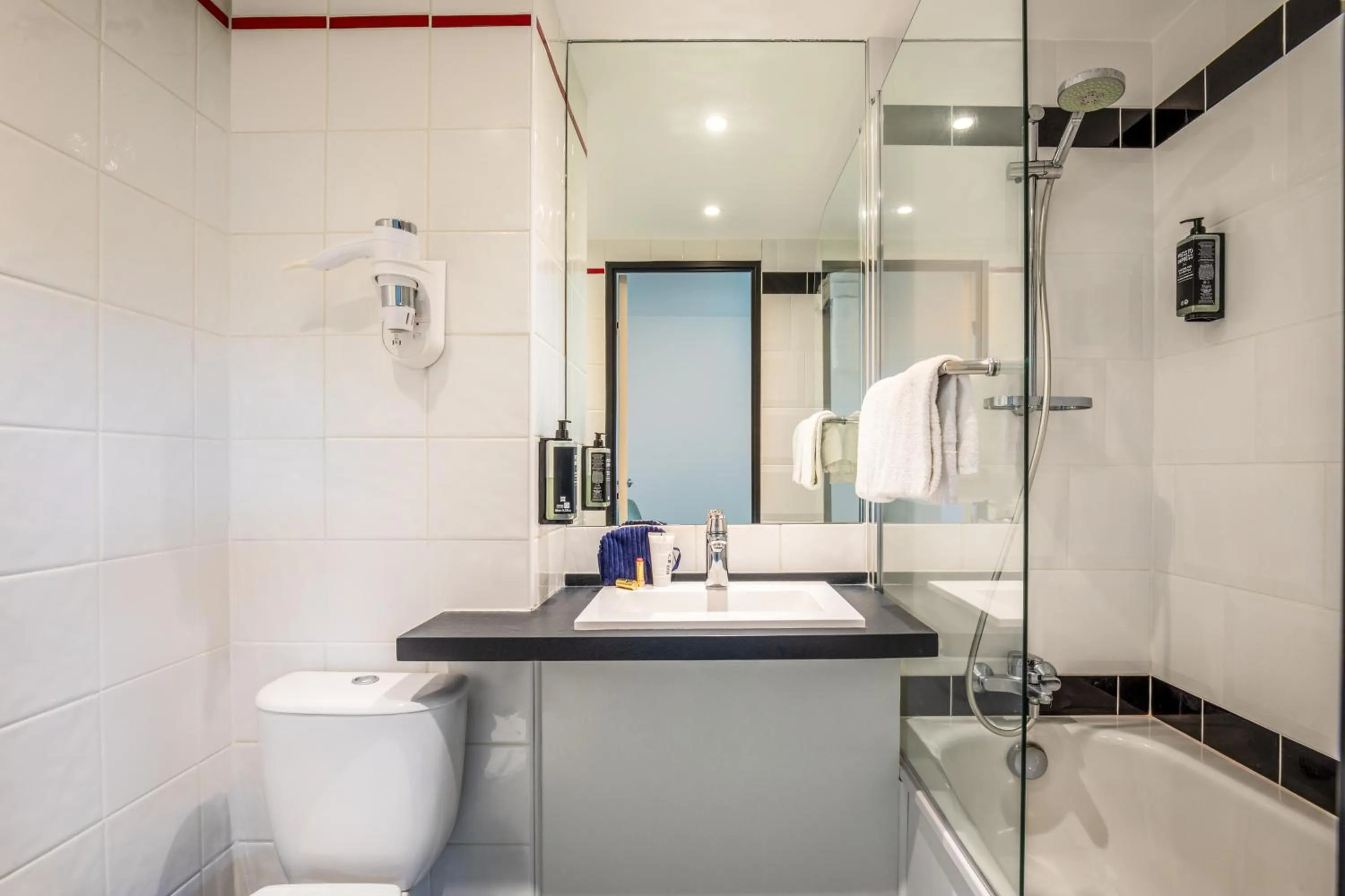 Property building in ibis Styles Chartres Sud Barjouville