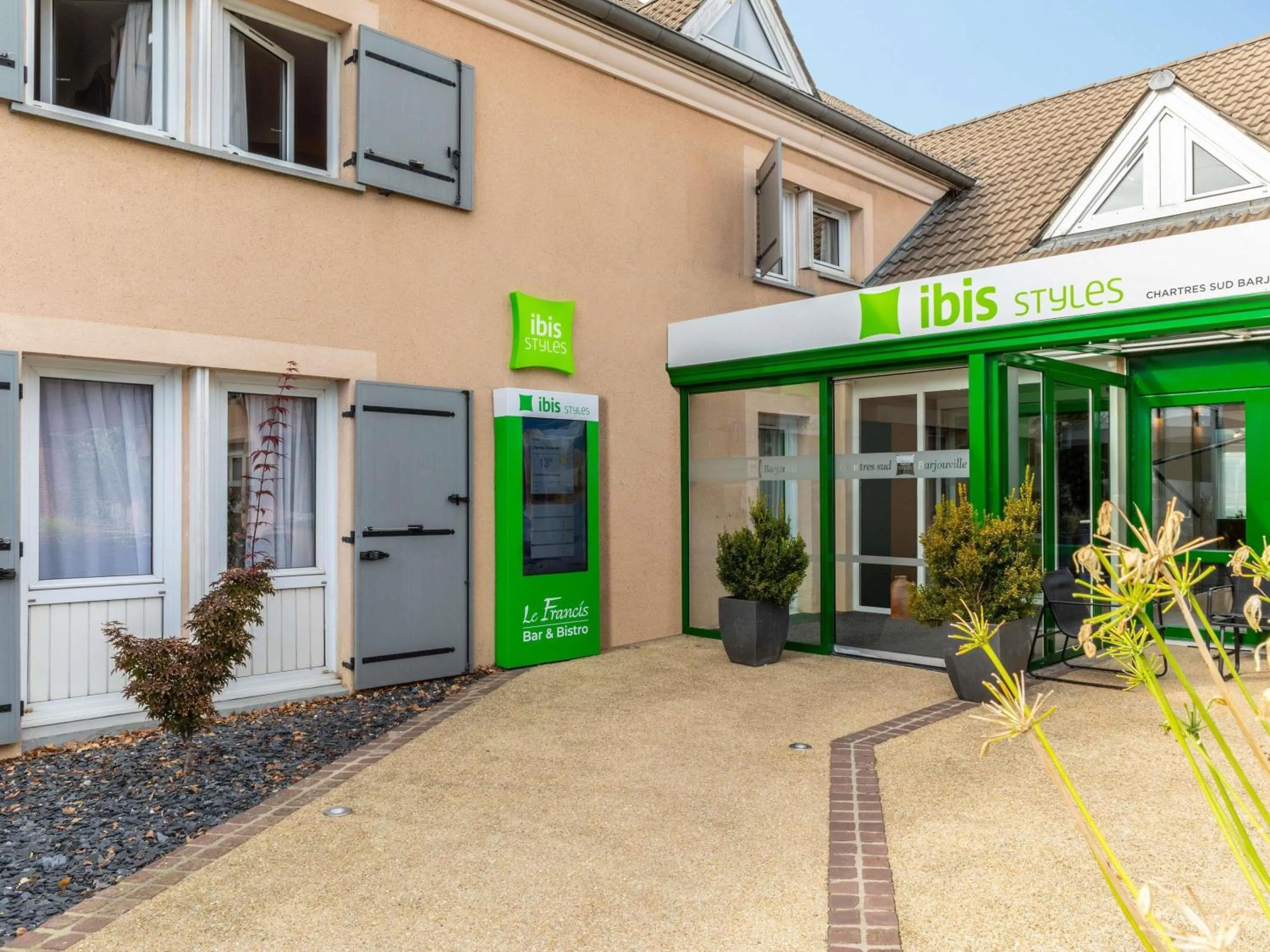 Property building in ibis Styles Chartres Sud Barjouville