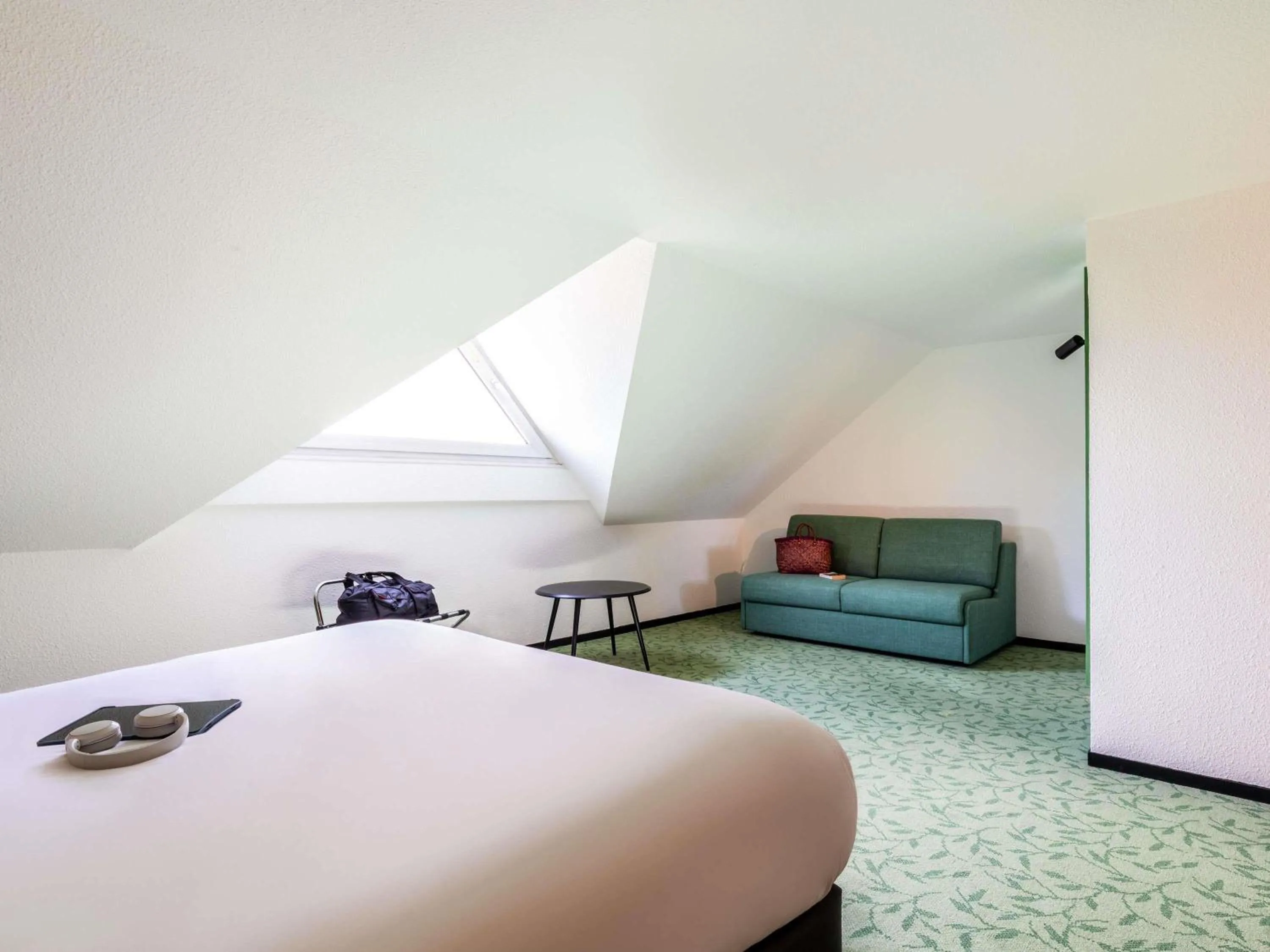 Bedroom, Bed in ibis Styles Chartres Sud Barjouville