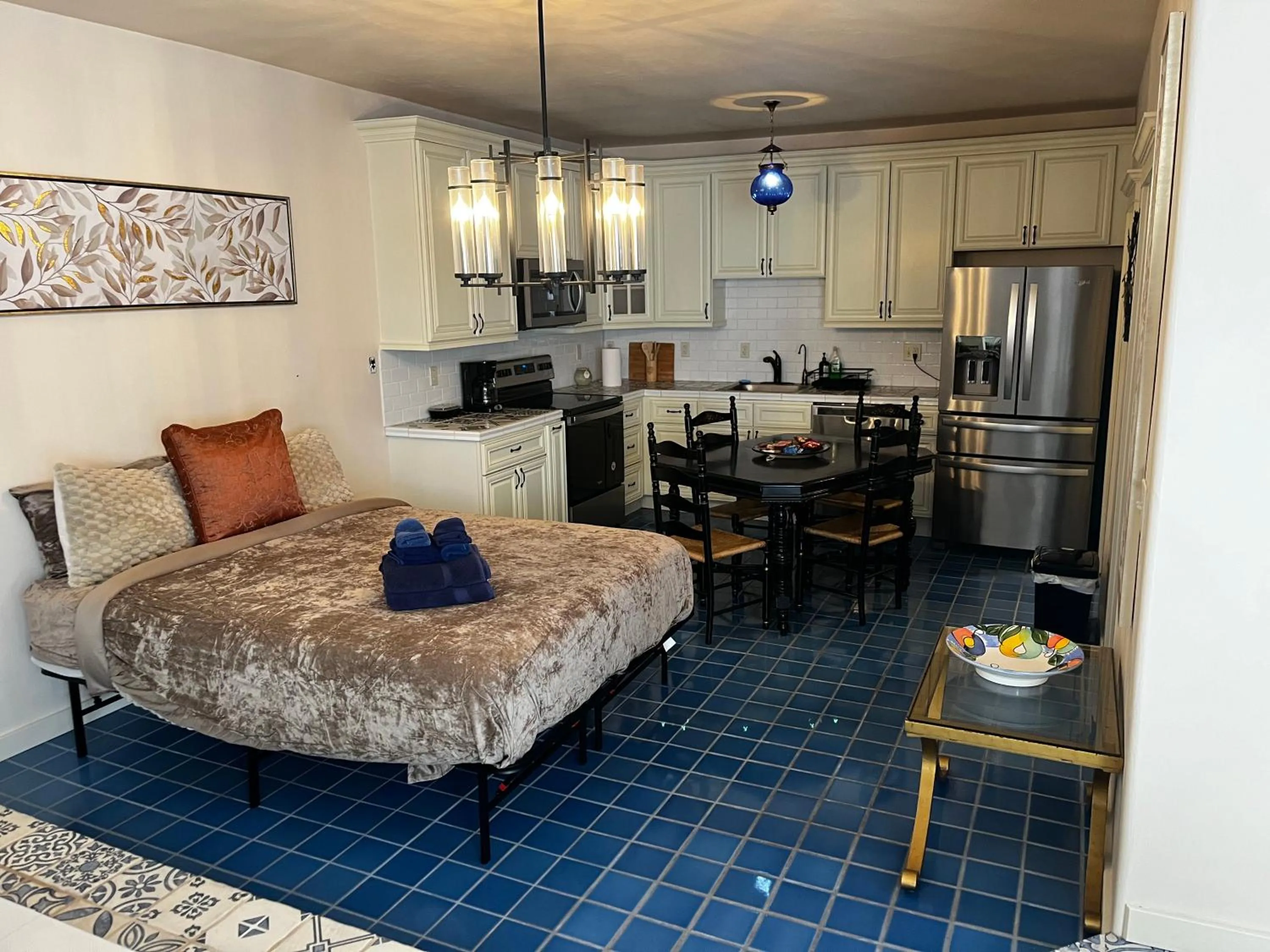 Bed in Greenway Manor