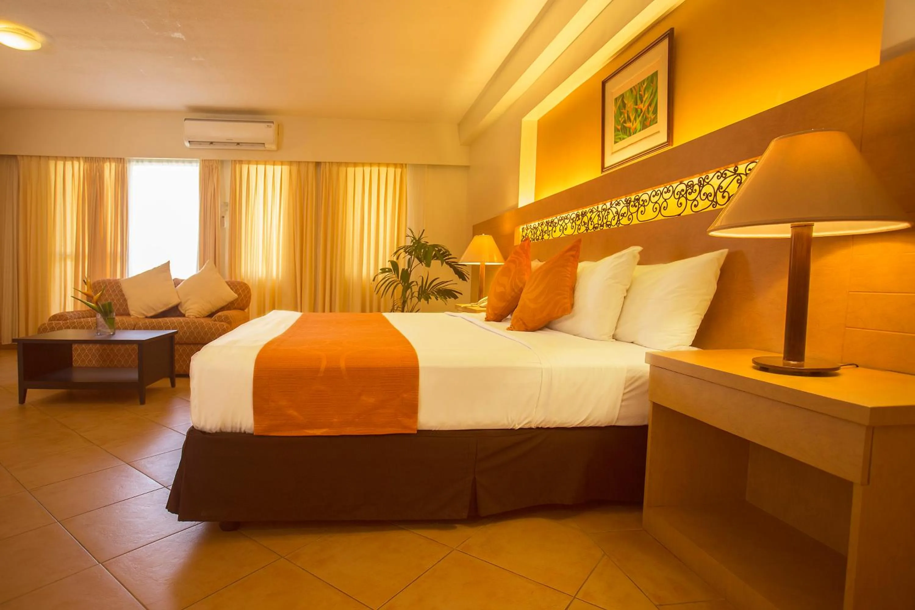 Junior Suite in Montebello Villa Hotel