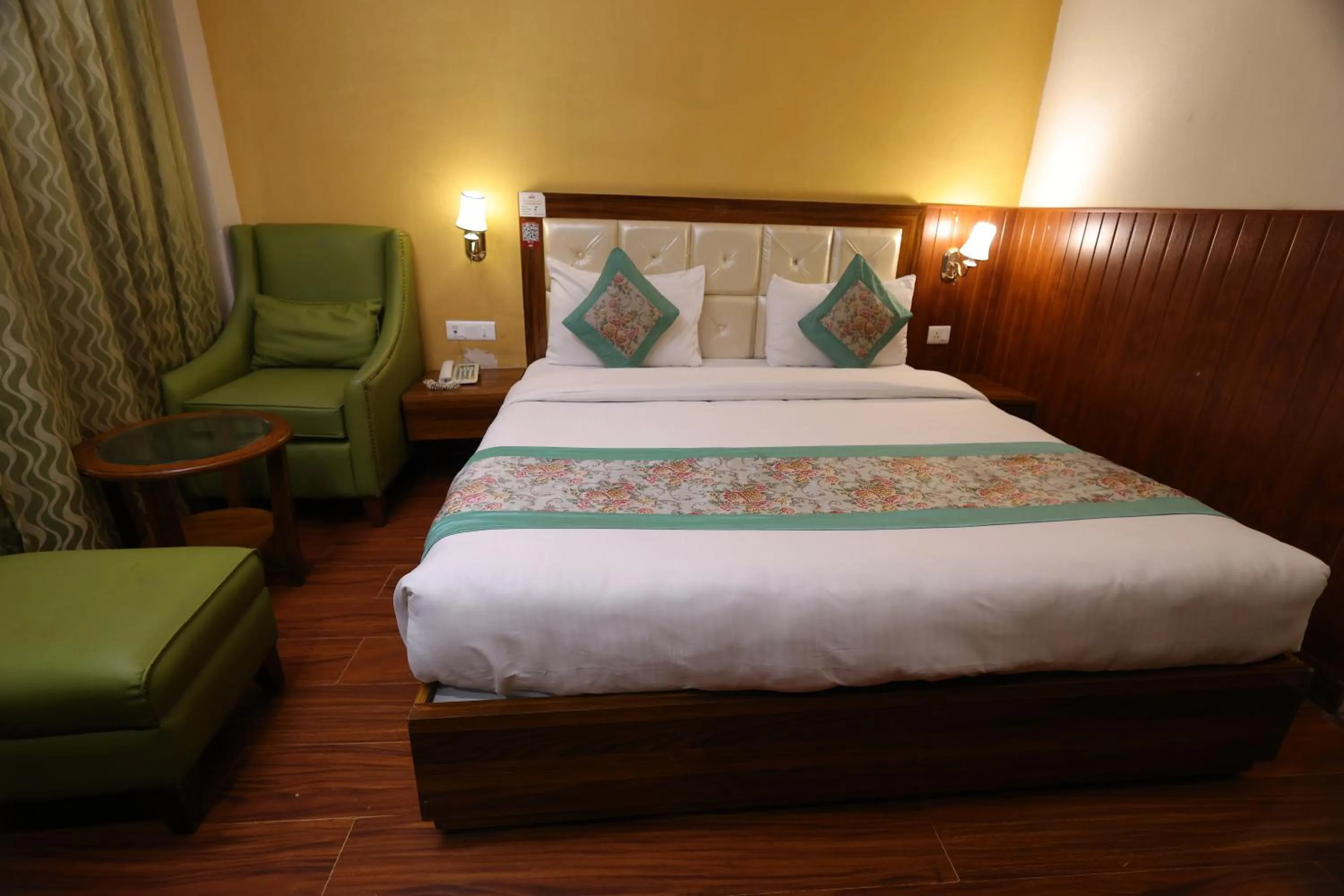 Bedroom, Bed in Airport Hotel Ramhan Palace Mahipalpur