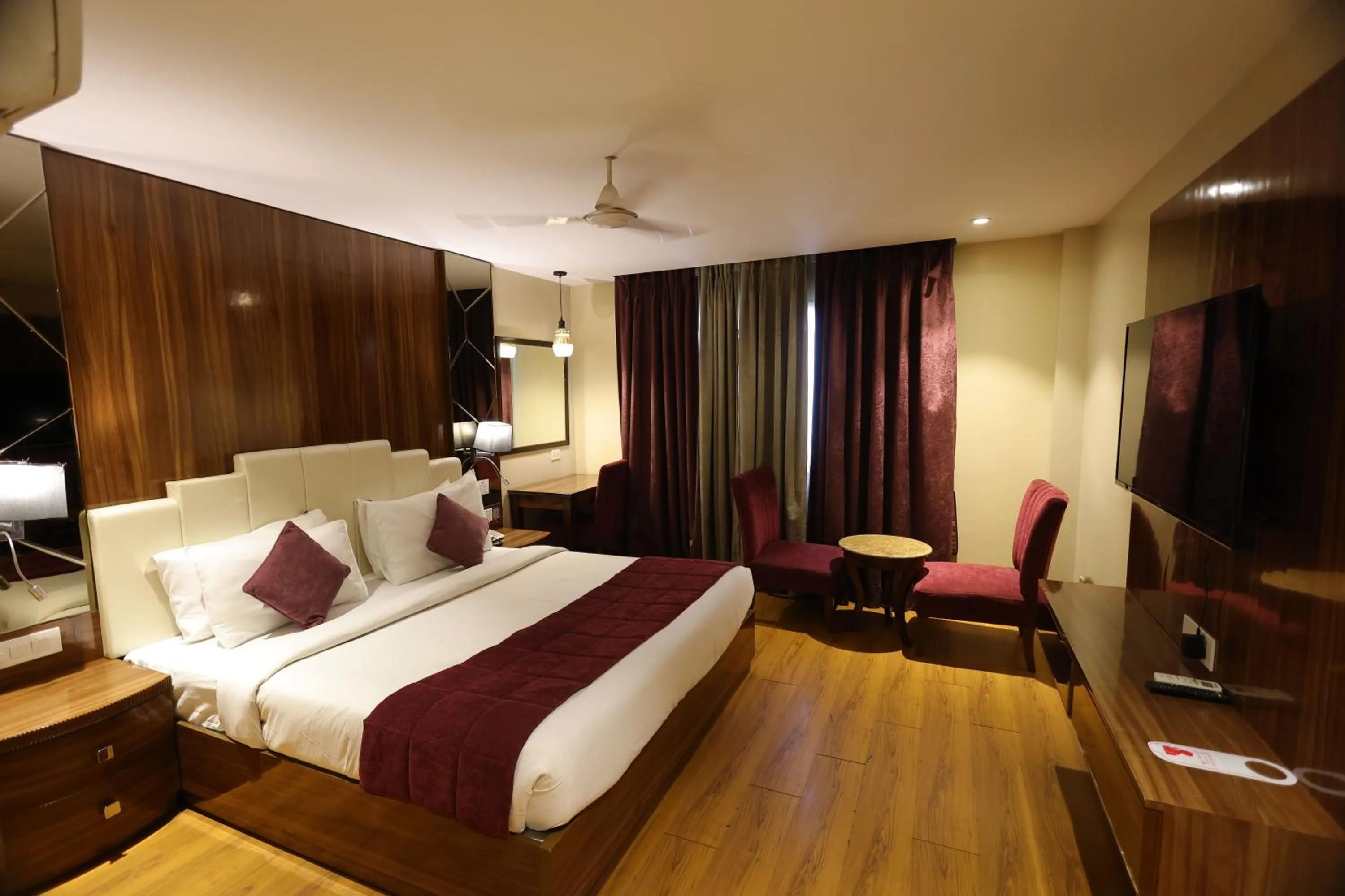 Bed in Airport Hotel Ramhan Palace Mahipalpur