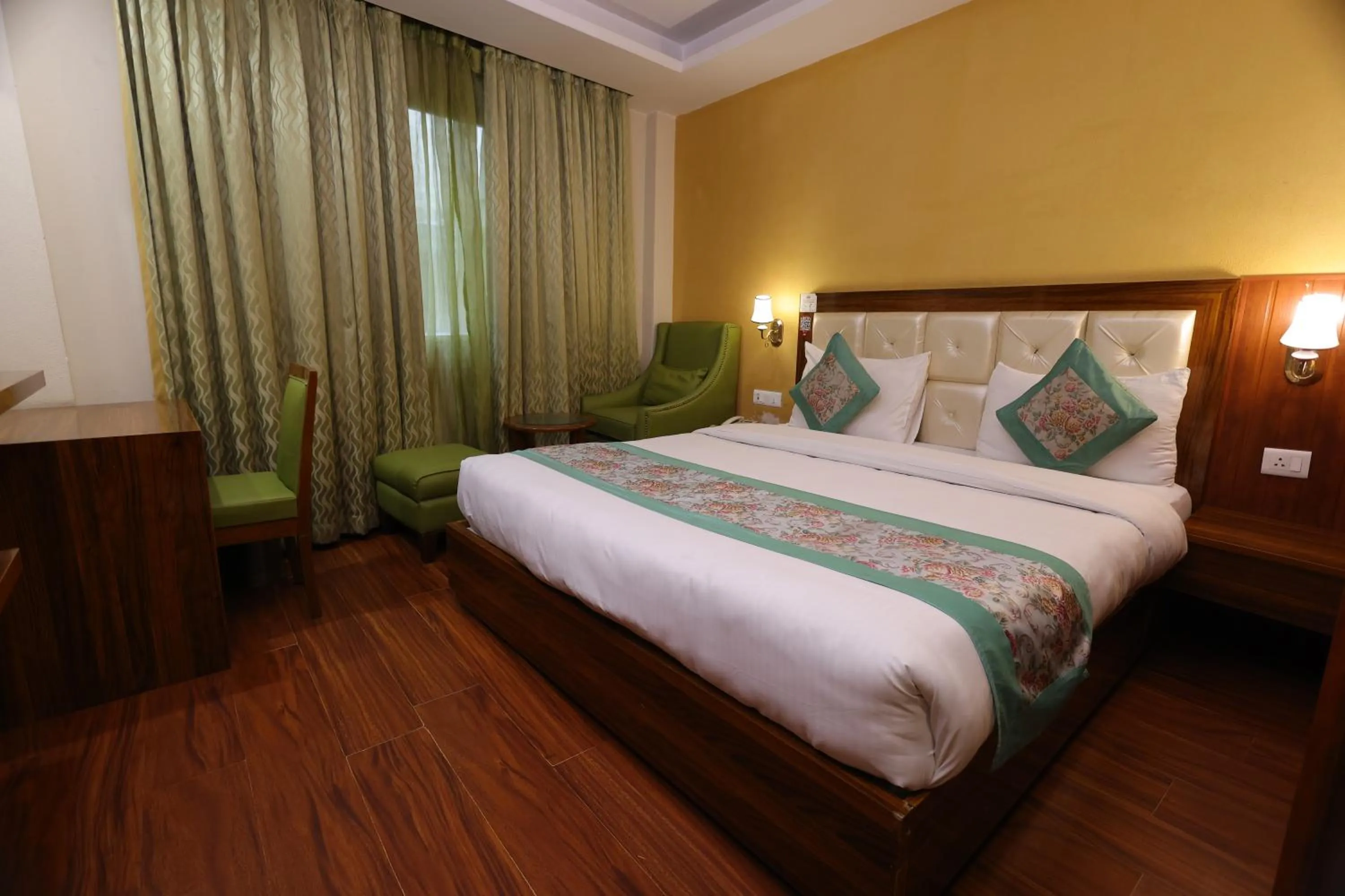 Seating area, Bed in Airport Hotel Ramhan Palace Mahipalpur