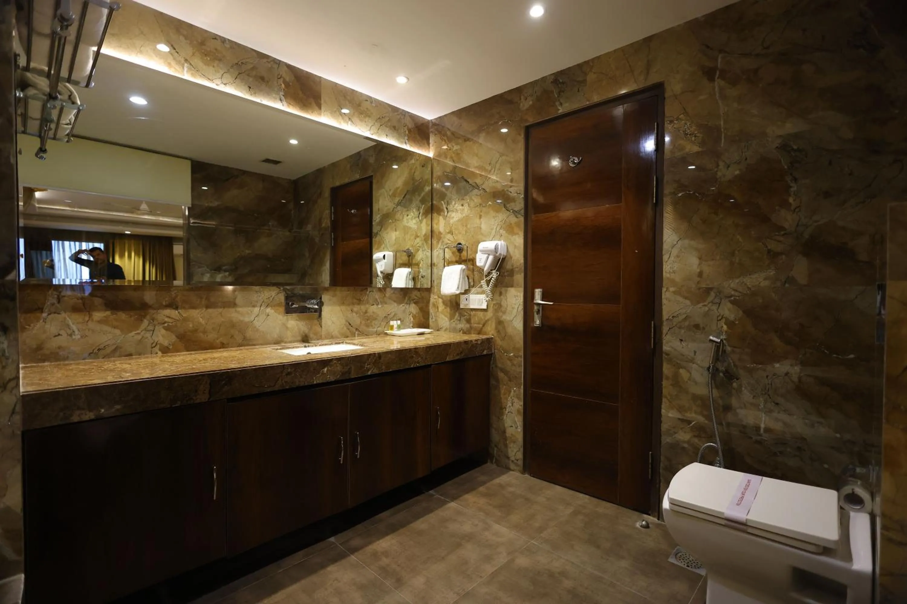 Bathroom in Airport Hotel Ramhan Palace Mahipalpur