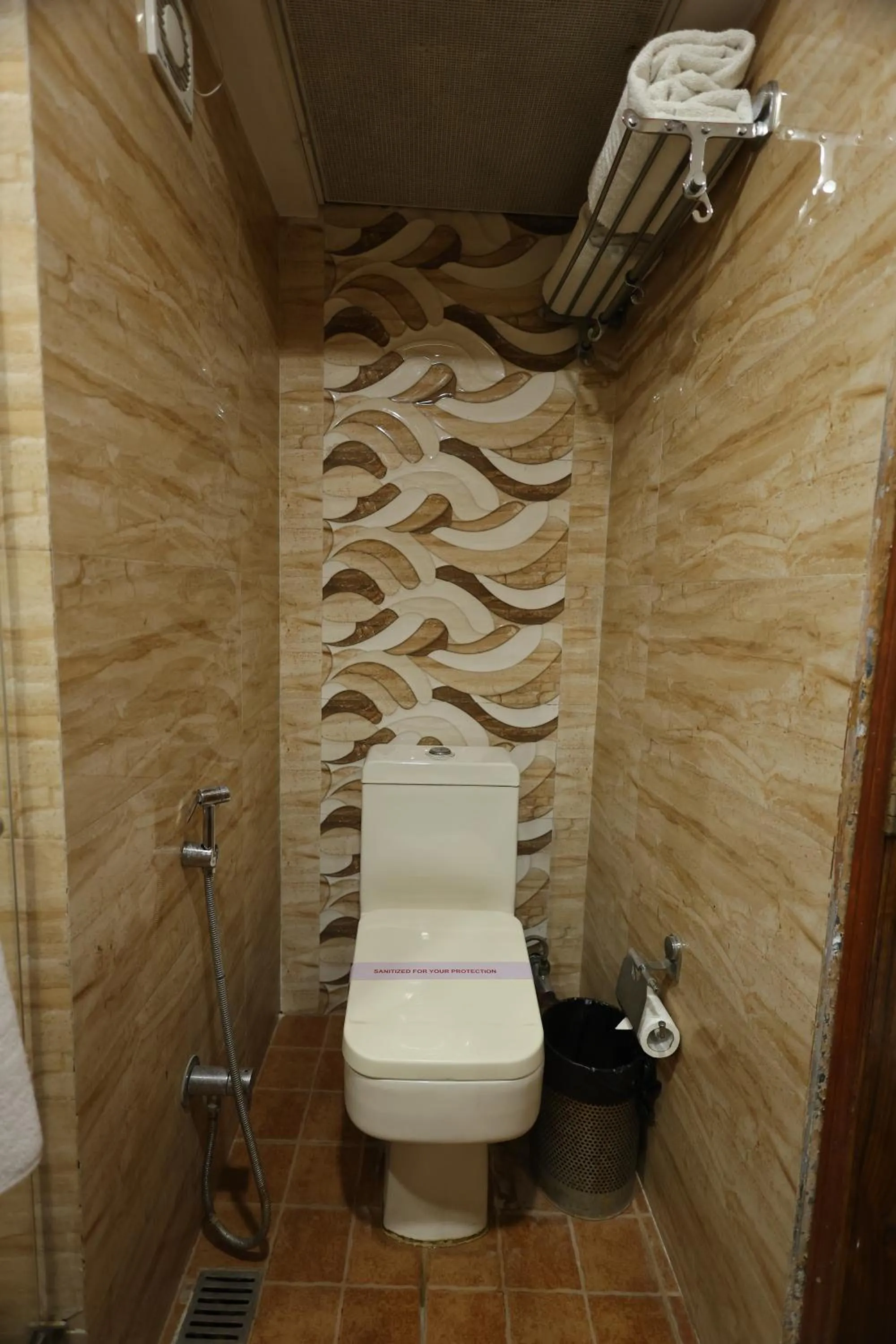 Toilet in Airport Hotel Ramhan Palace Mahipalpur