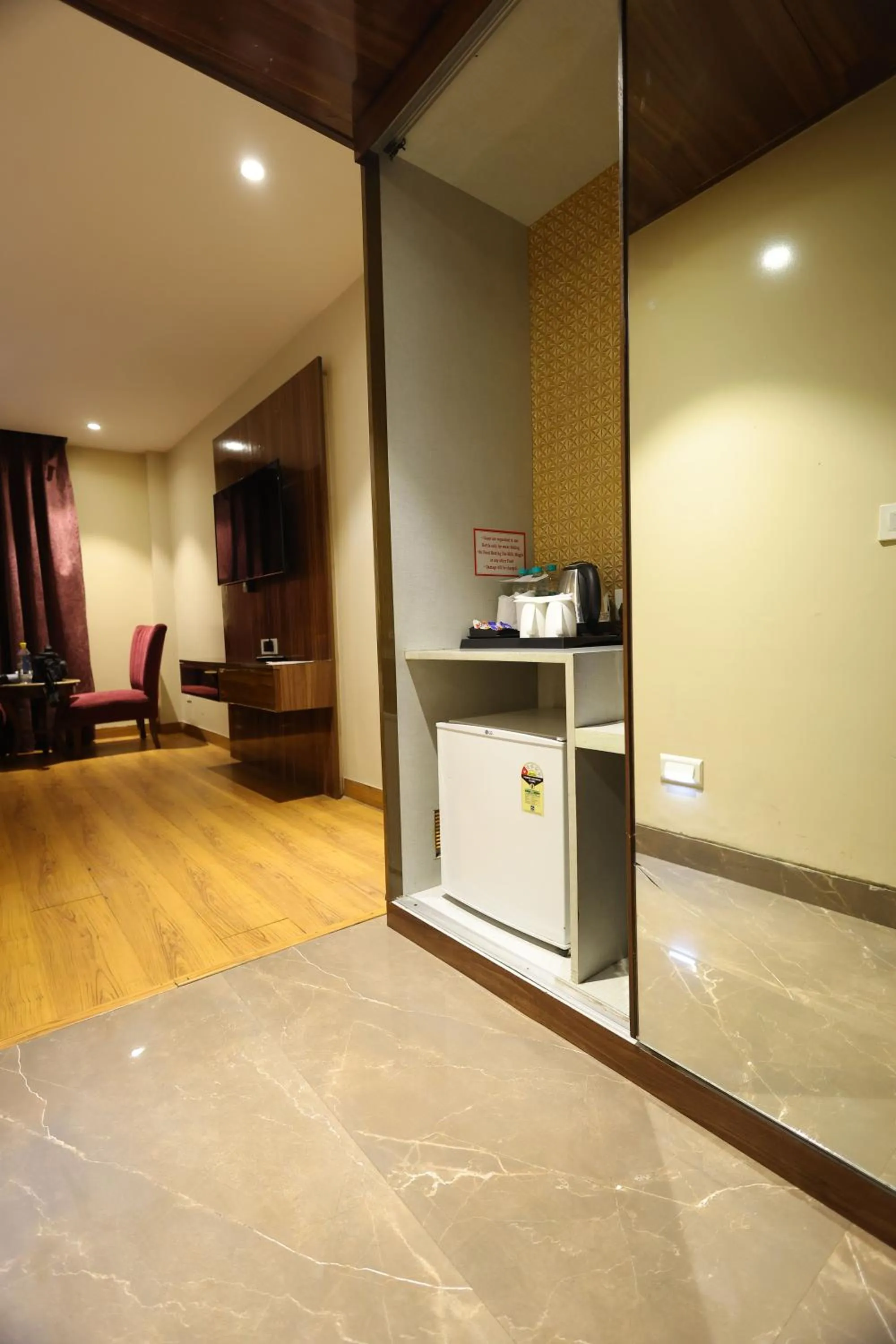 Coffee/tea facilities in Airport Hotel Ramhan Palace Mahipalpur