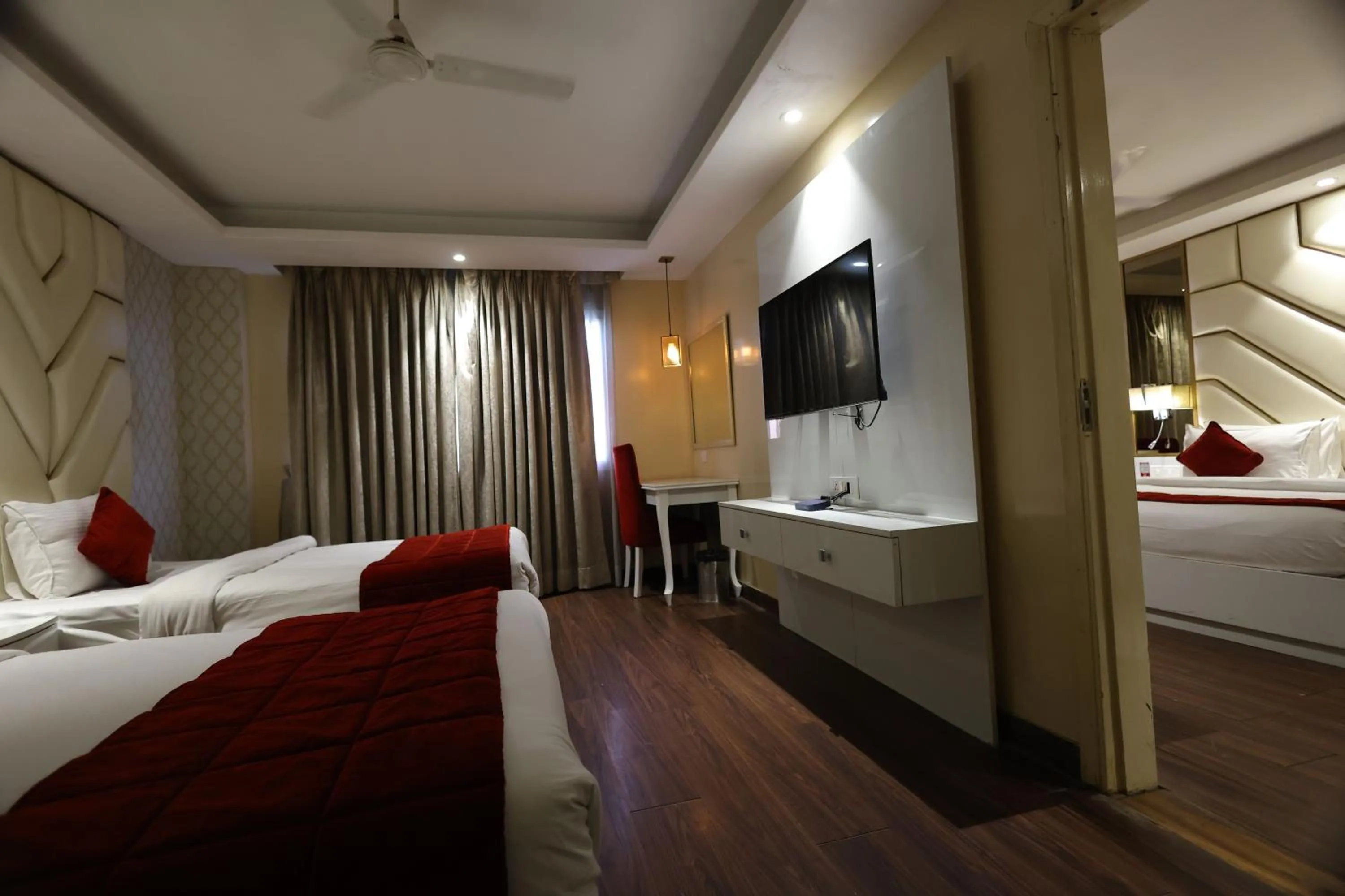 Bedroom, Bed in Airport Hotel Ramhan Palace Mahipalpur