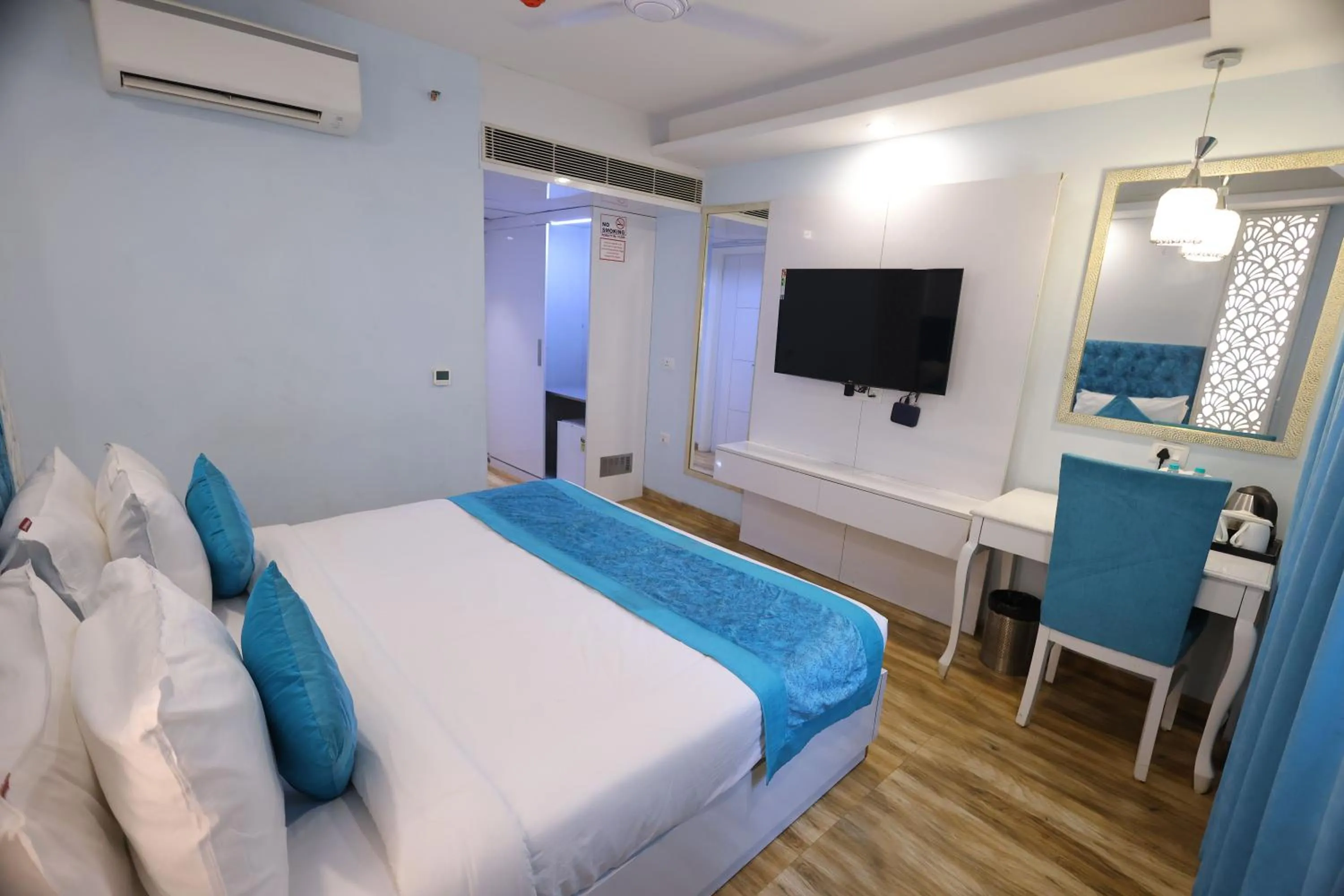 Bed in Airport Hotel Ramhan Palace Mahipalpur
