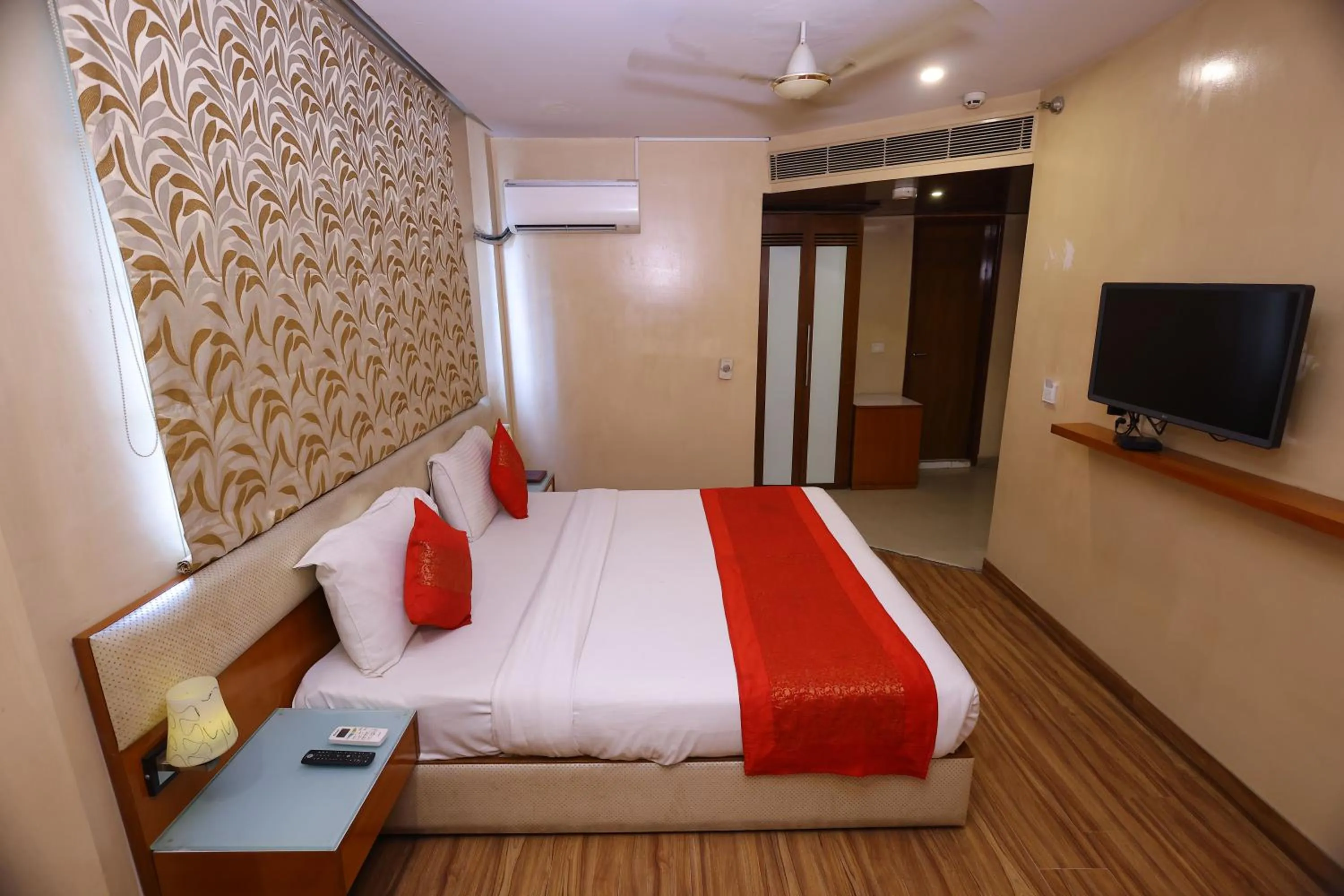 Bed in Airport Hotel Ramhan Palace Mahipalpur