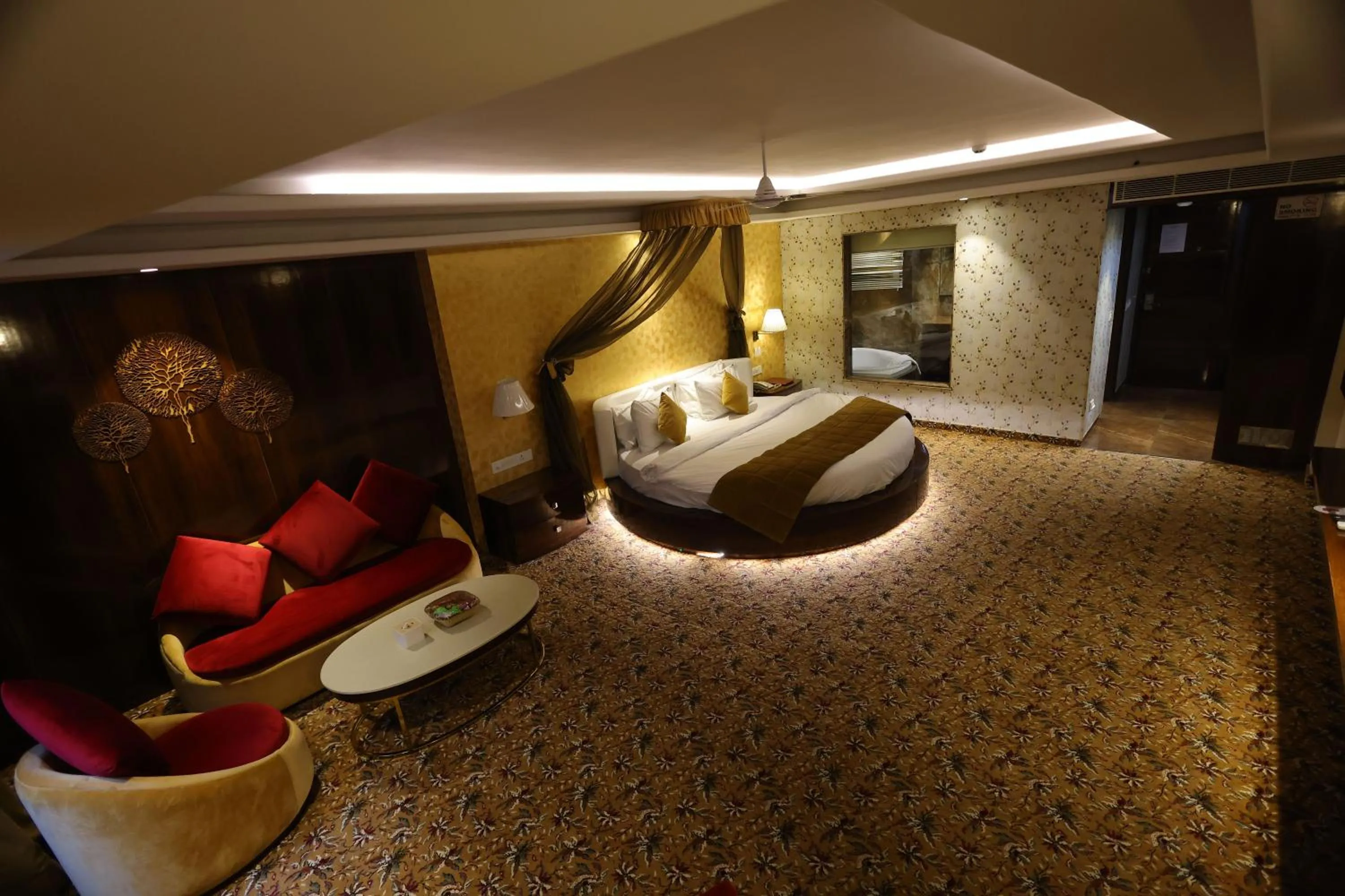 Bed in Airport Hotel Ramhan Palace Mahipalpur