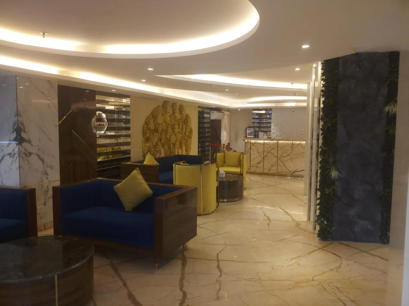 Lobby or reception in Airport Hotel Ramhan Palace Mahipalpur