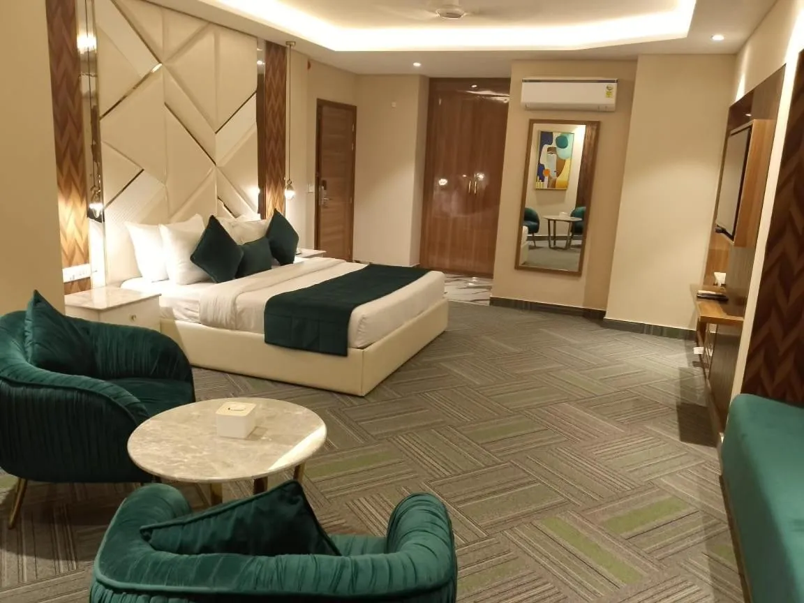 Bed in Airport Hotel Ramhan Palace Mahipalpur