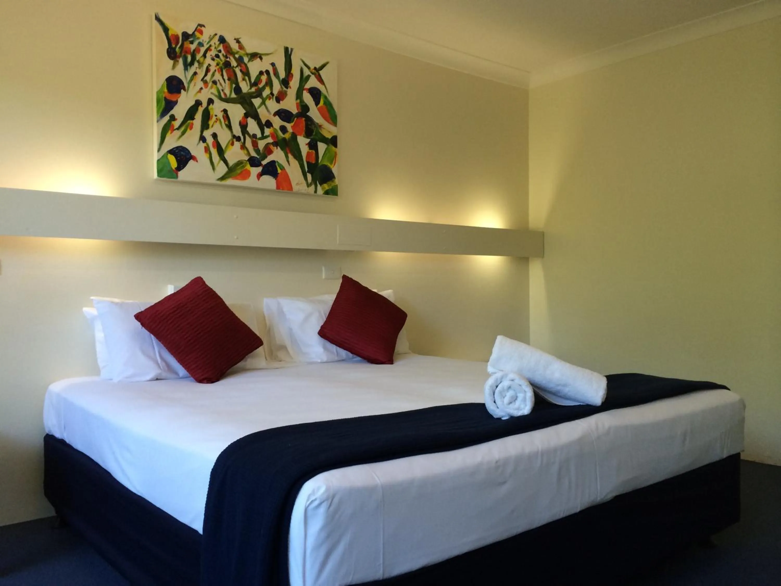 Photo of the whole room, Bed in Arcadia Village Motel