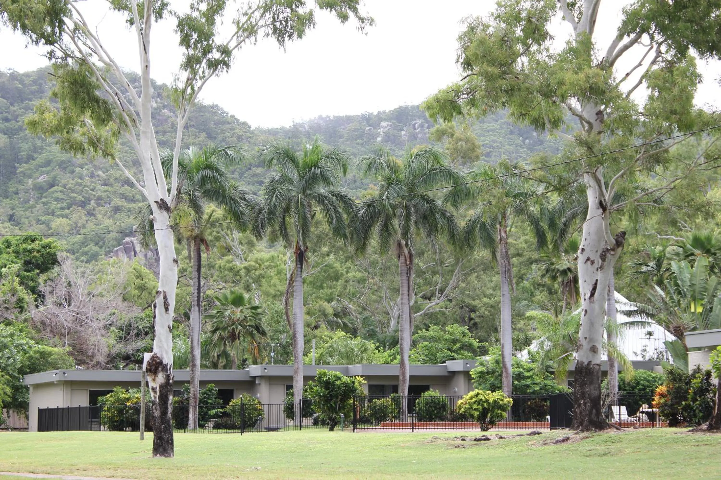 Facade/entrance in Arcadia Village Motel