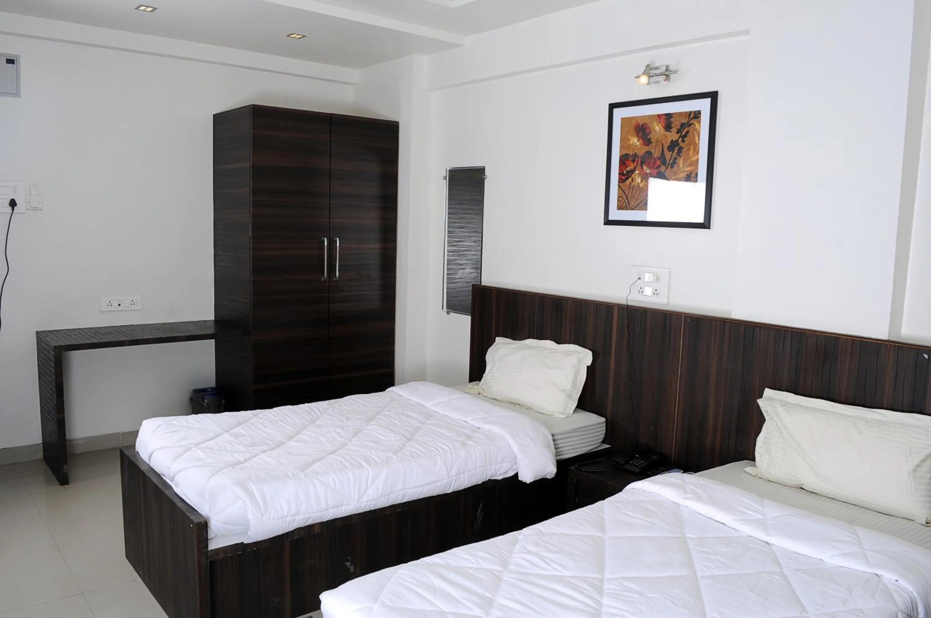 Bed in Hotel Suresh Inn