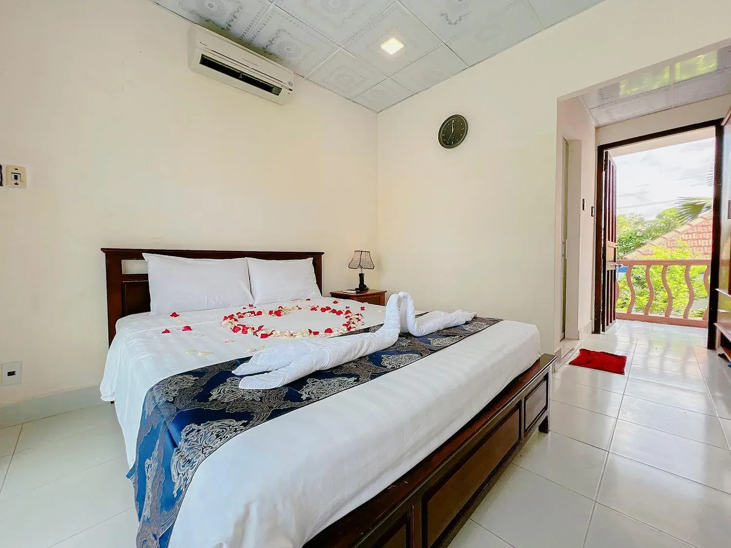 Queen Room with Pool View in Sand Beach Resort Queen Room with Pool View in Sand Beach Resort