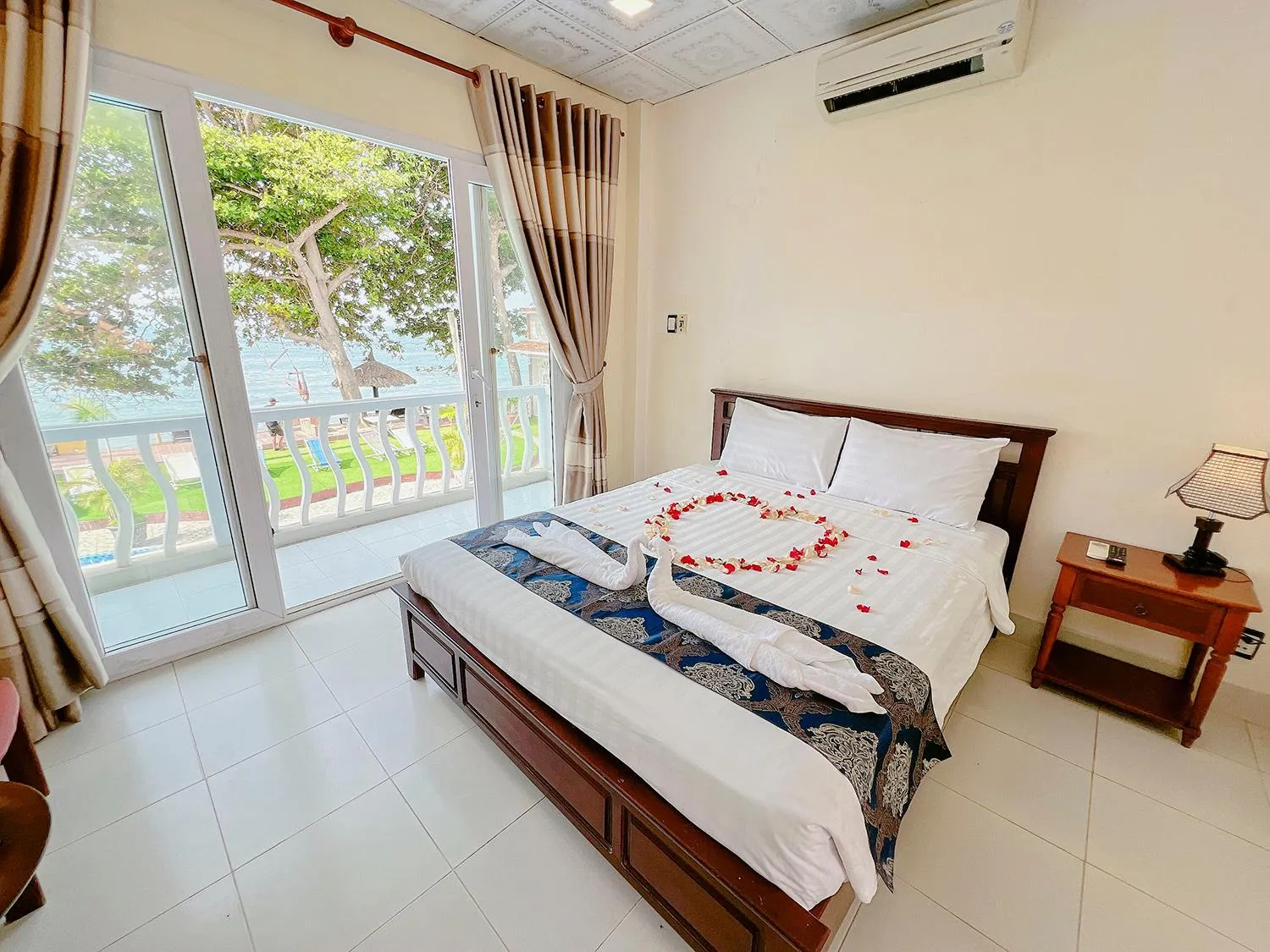 Bed in Sand Beach Resort