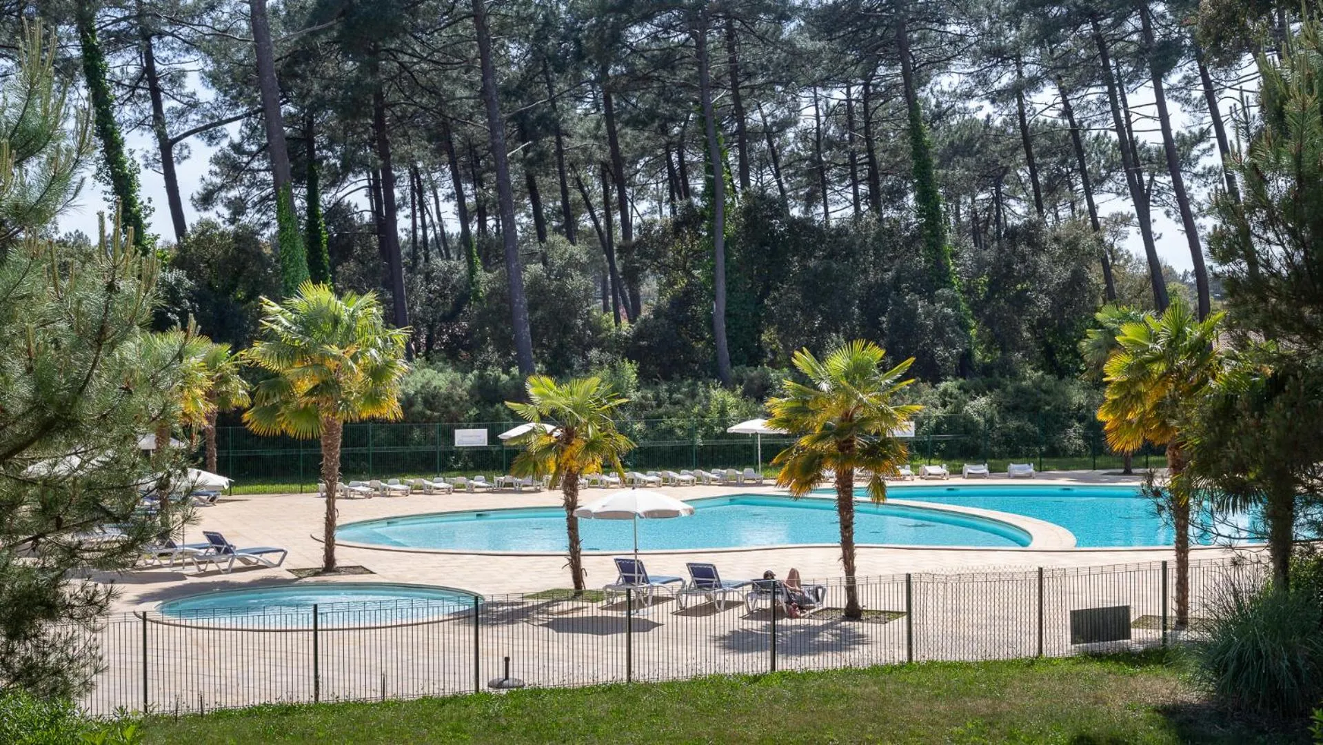 Pool view in Vacancéole - L'Allée des Dunes - Ondres Plage