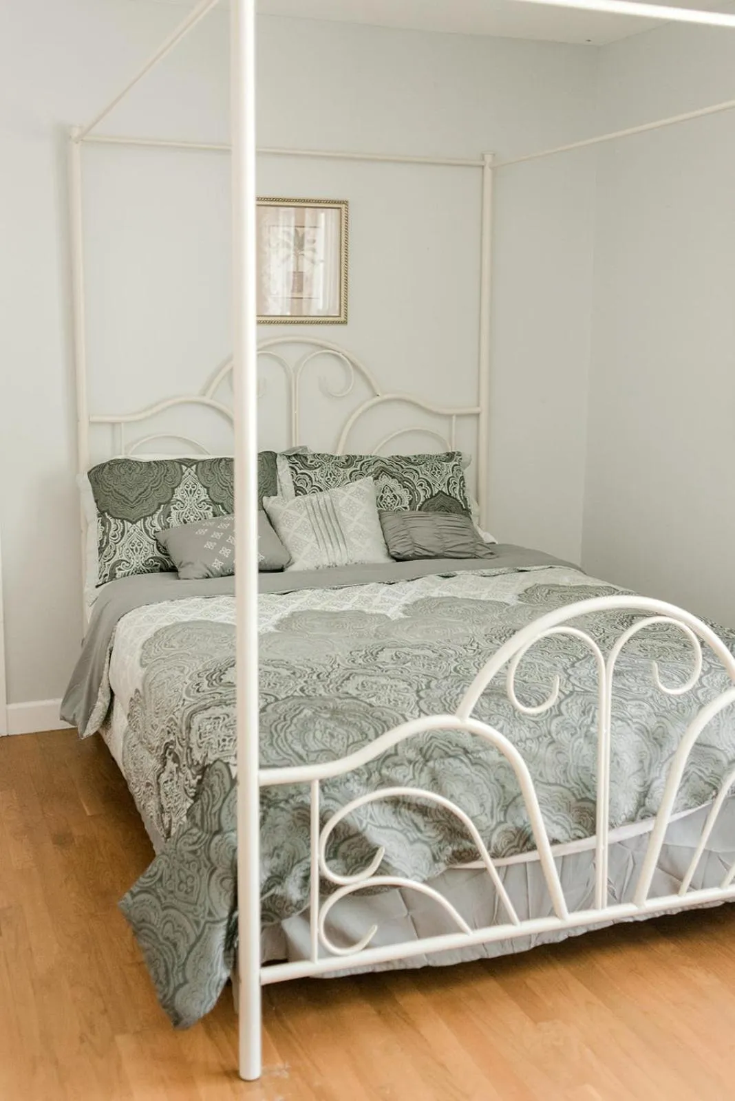 Bed in Georgia Palms & Gardens