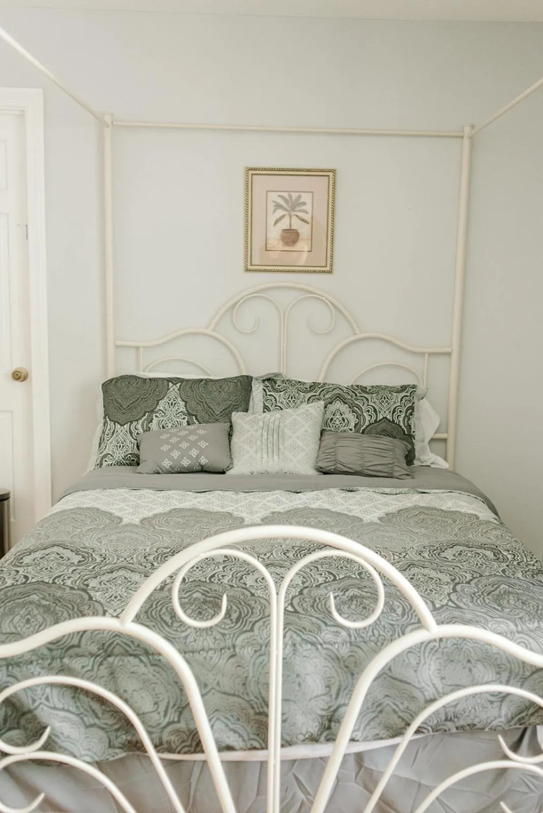 Bedroom in Georgia Palms & Gardens