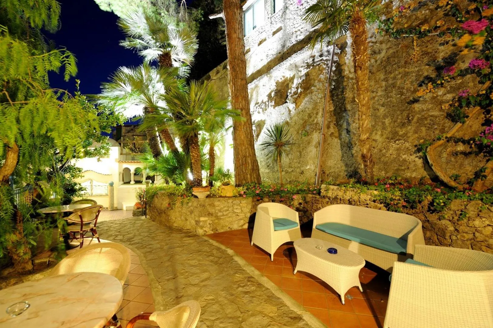 Property building in Hotel Villa San Michele